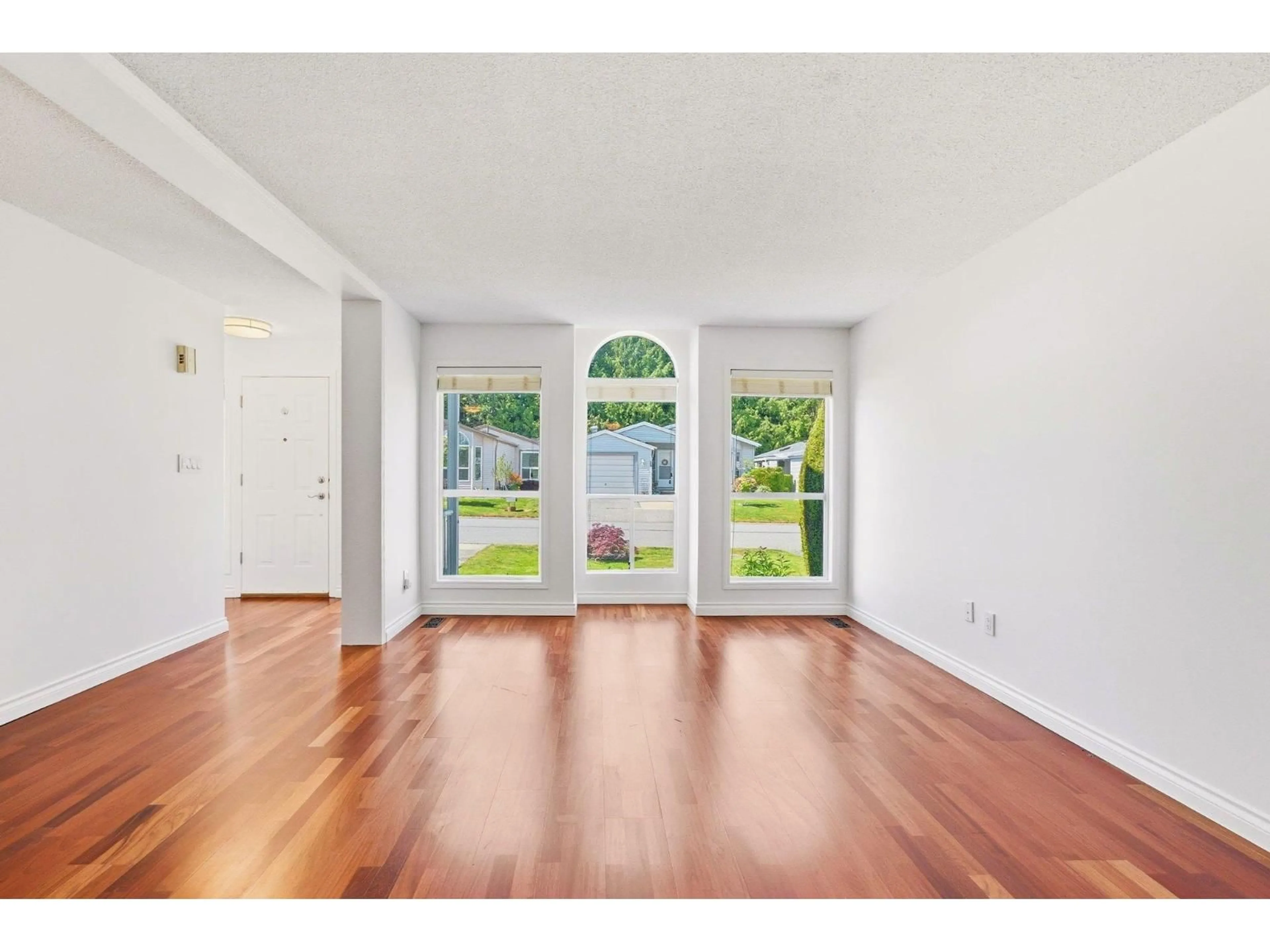 Indoor entryway for 72 - 2345 CRANLEY DRIVE, Surrey British Columbia V4A9G5