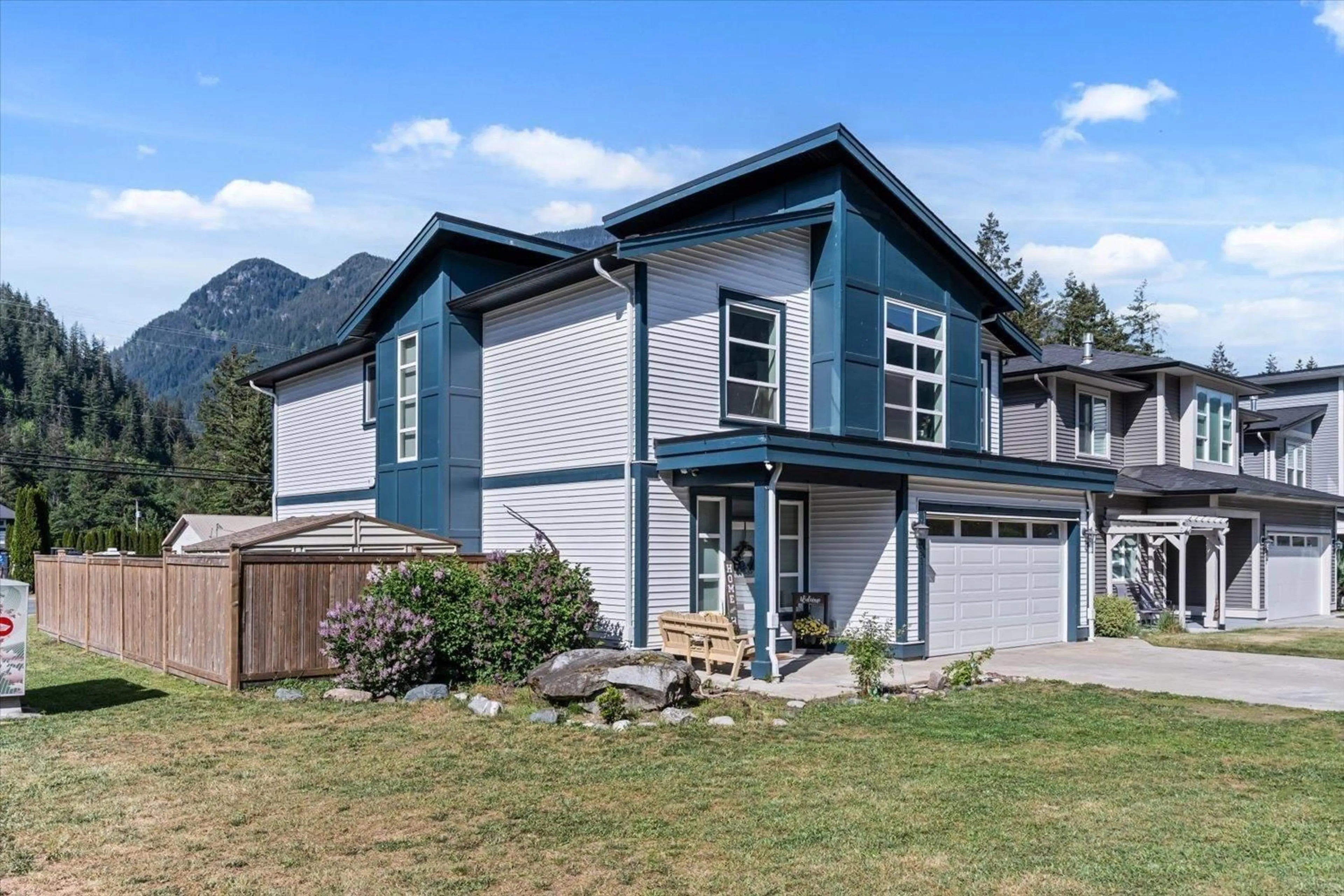 Home with vinyl exterior material, mountain view for 65511 SKYLARK LANE, Hope British Columbia V0X1L1