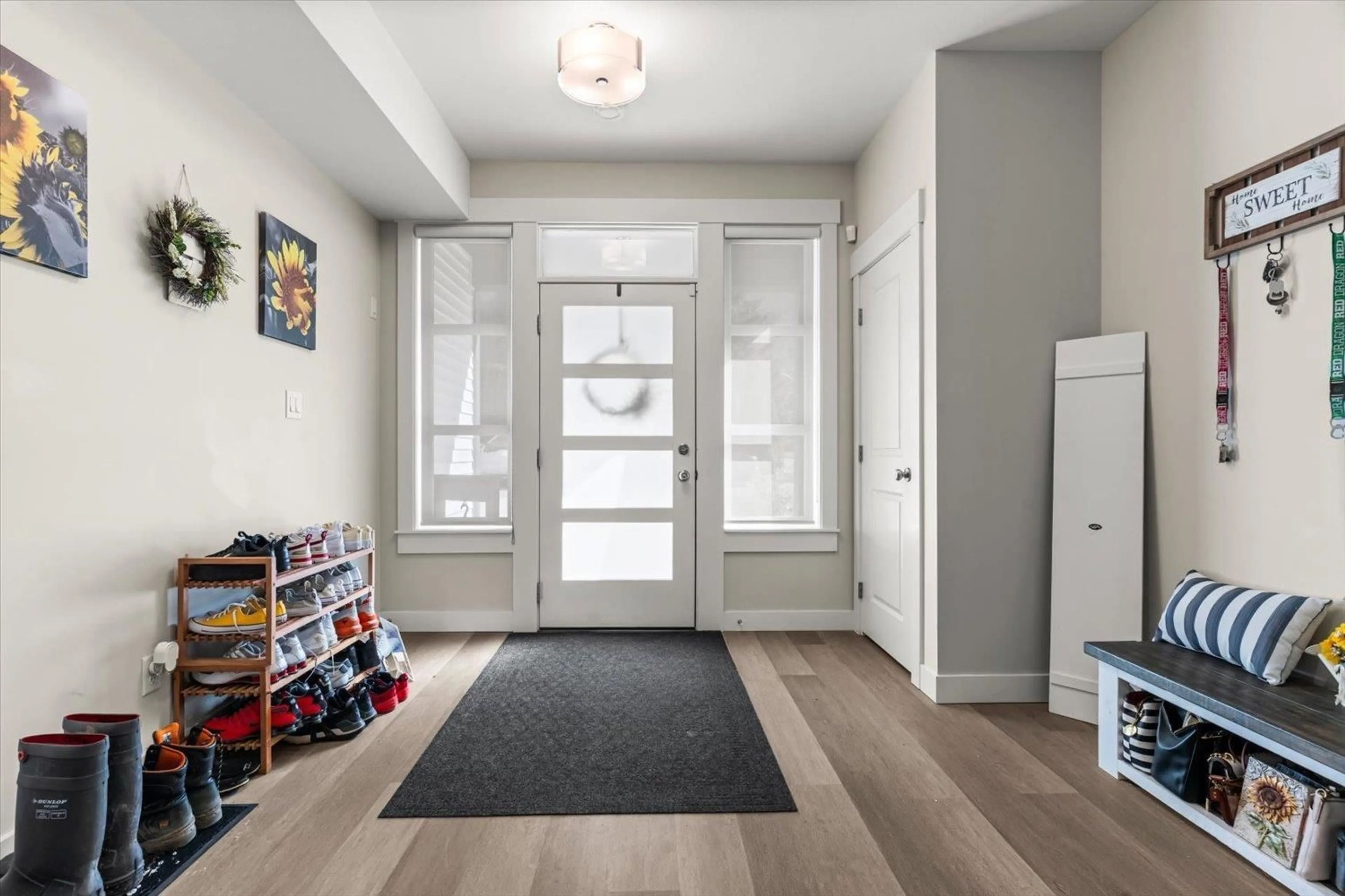 Indoor entryway for 65511 SKYLARK LANE, Hope British Columbia V0X1L1
