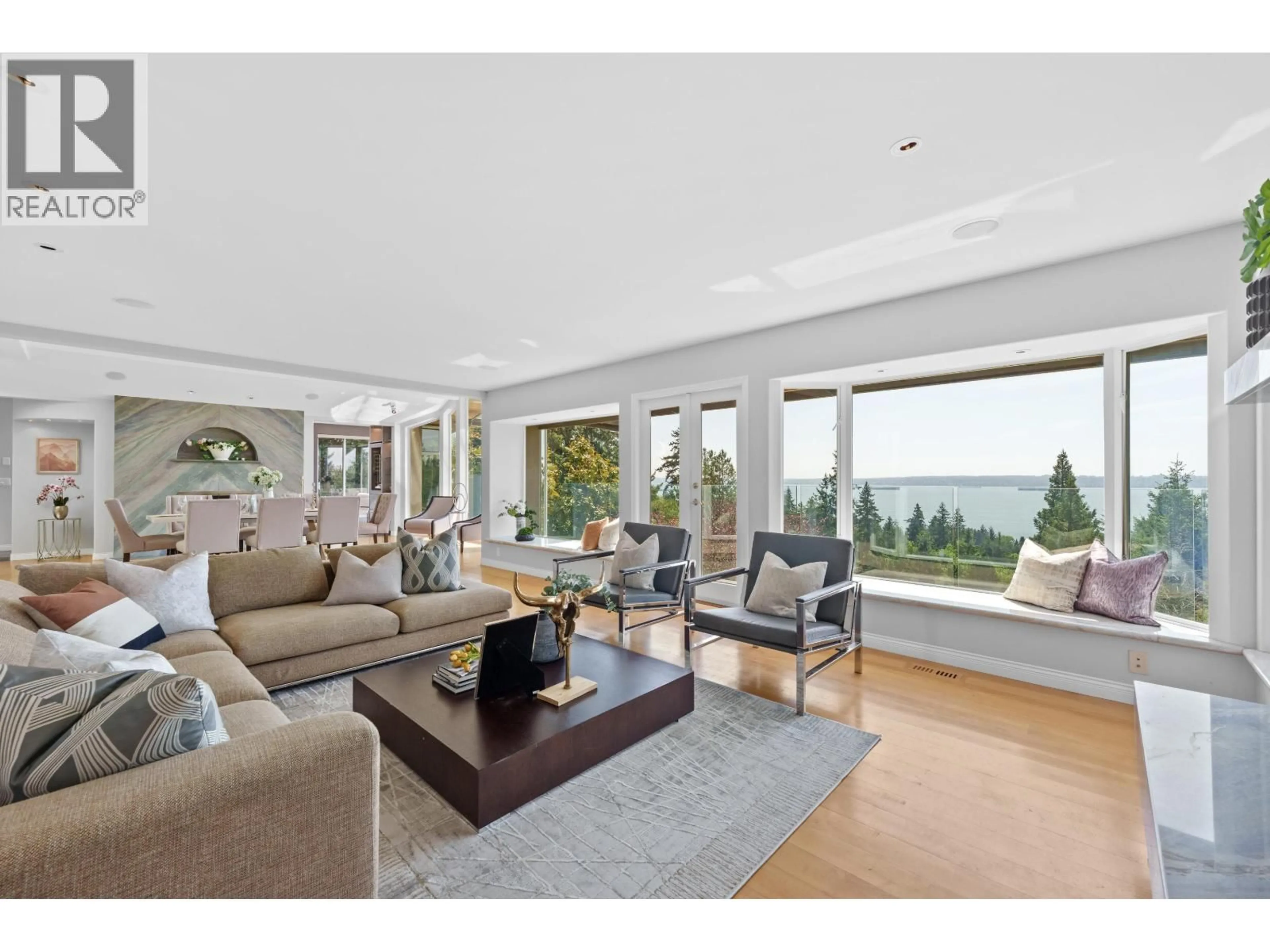 Living room with furniture, unknown for 4253 ROCKBANK PLACE, West Vancouver British Columbia V7W1A8