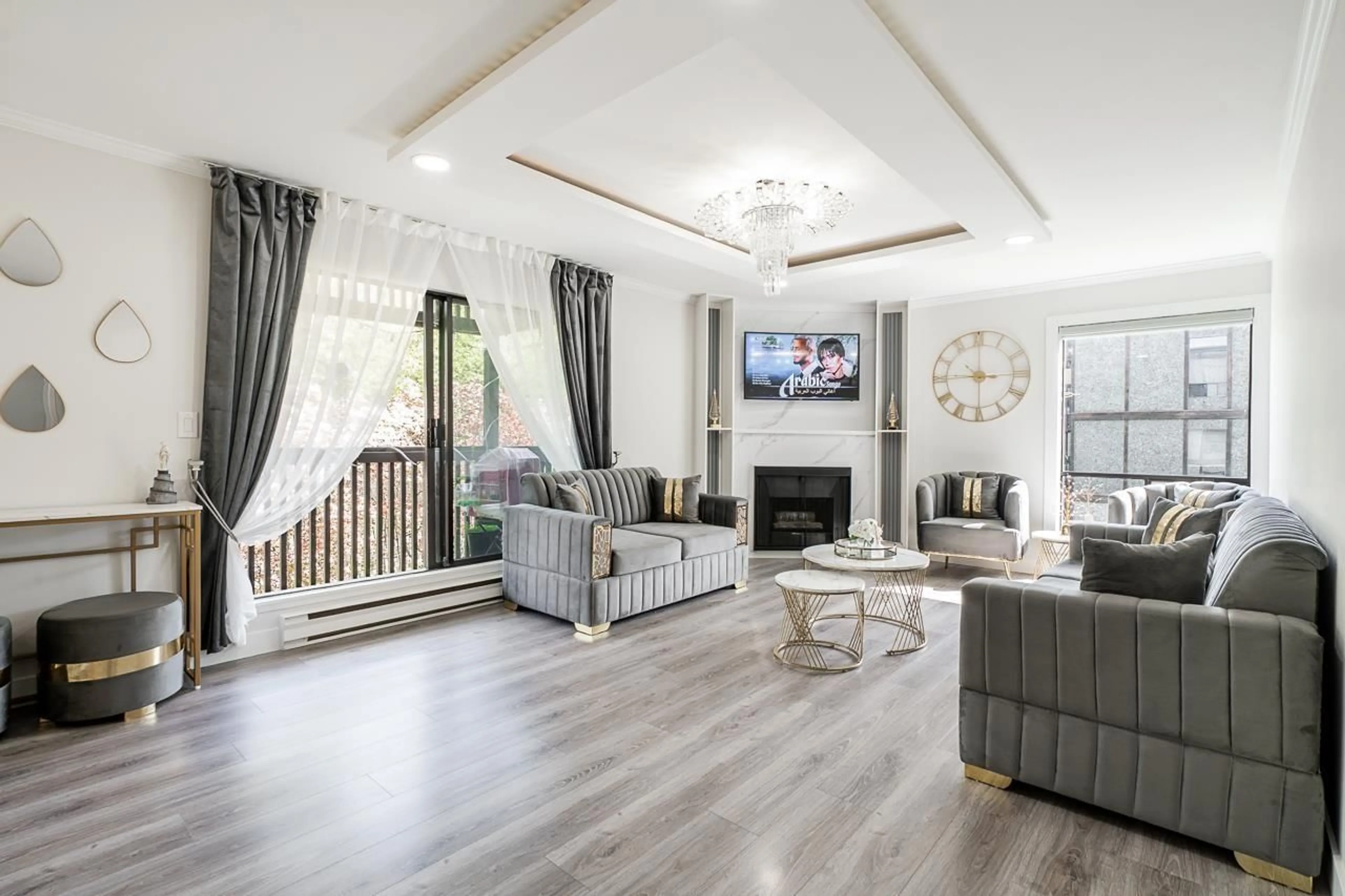 Living room with furniture, wood/laminate floor for 406 - 9672 134 STREET, Surrey British Columbia V3T5L5