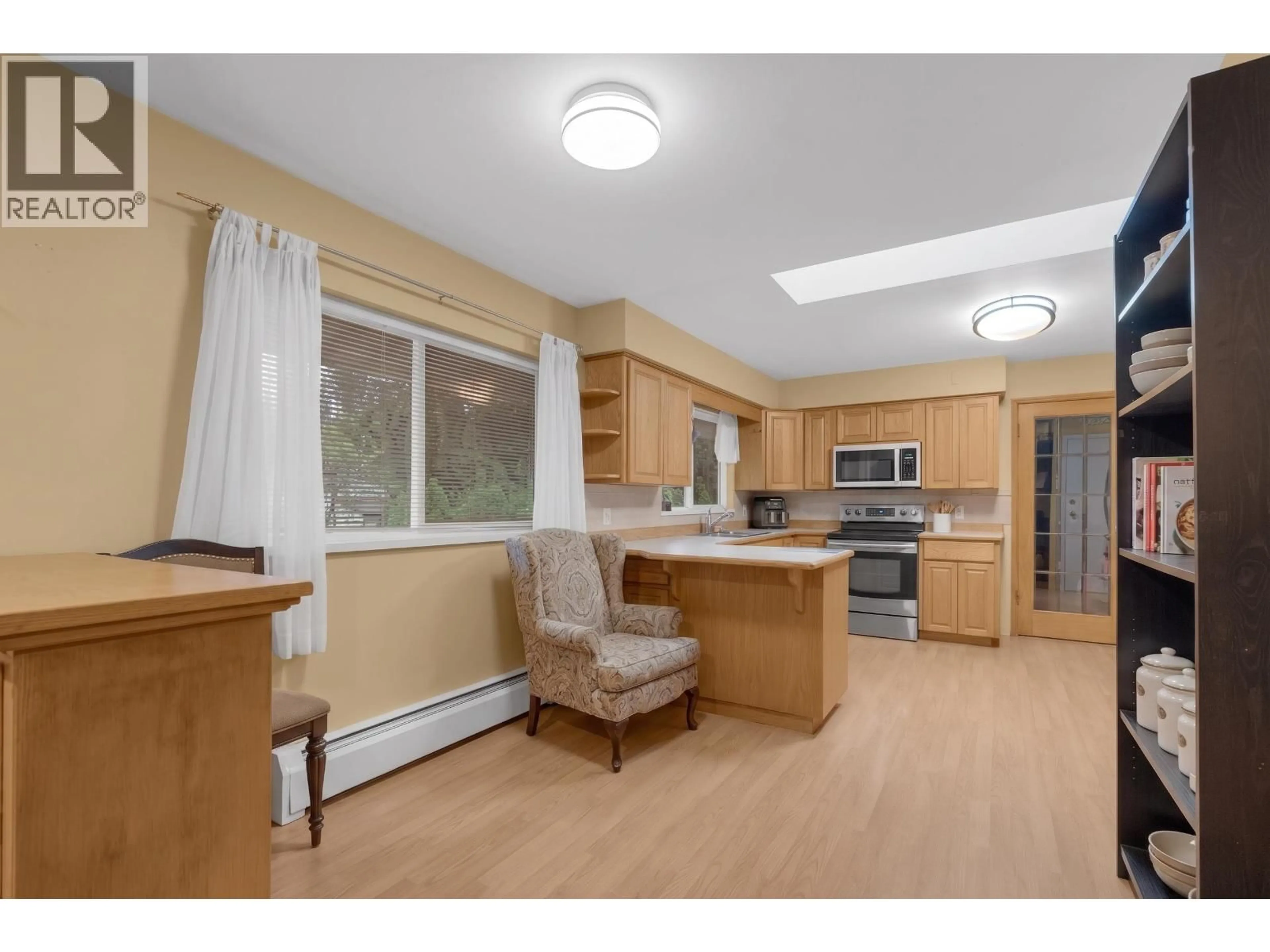 Open concept kitchen, wood/laminate floor for 12259 252 STREET, Maple Ridge British Columbia V4R1G5