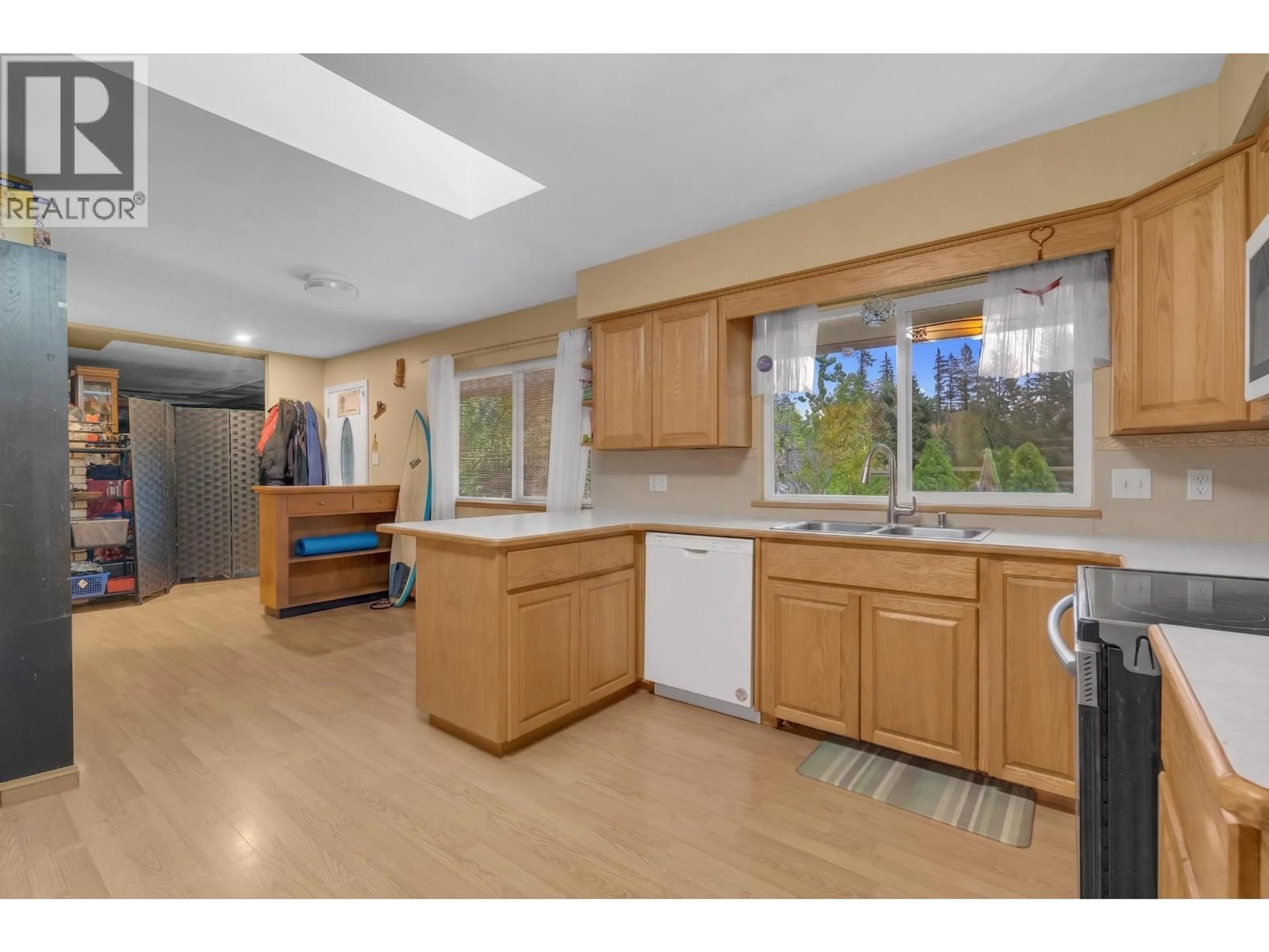 Open concept kitchen, unknown for 12259 252 STREET, Maple Ridge British Columbia V4R1G5