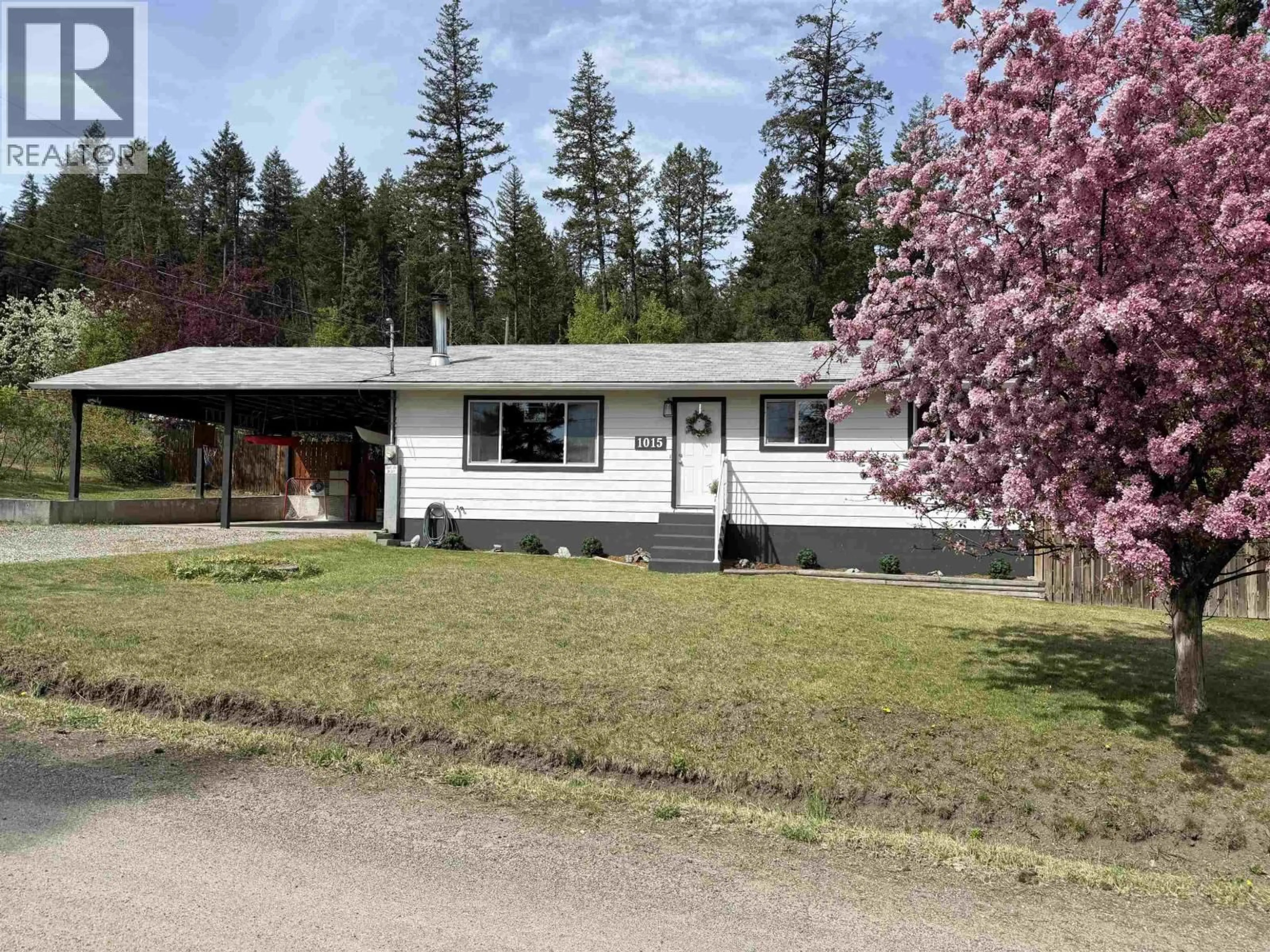 Home with vinyl exterior material, street for 1015 BALSAM STREET, Williams Lake British Columbia V2G3M6