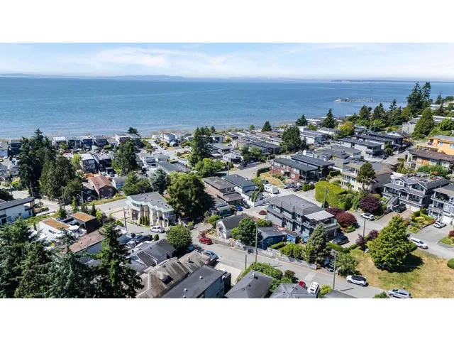 15422 PACIFIC AVENUE, White Rock 3