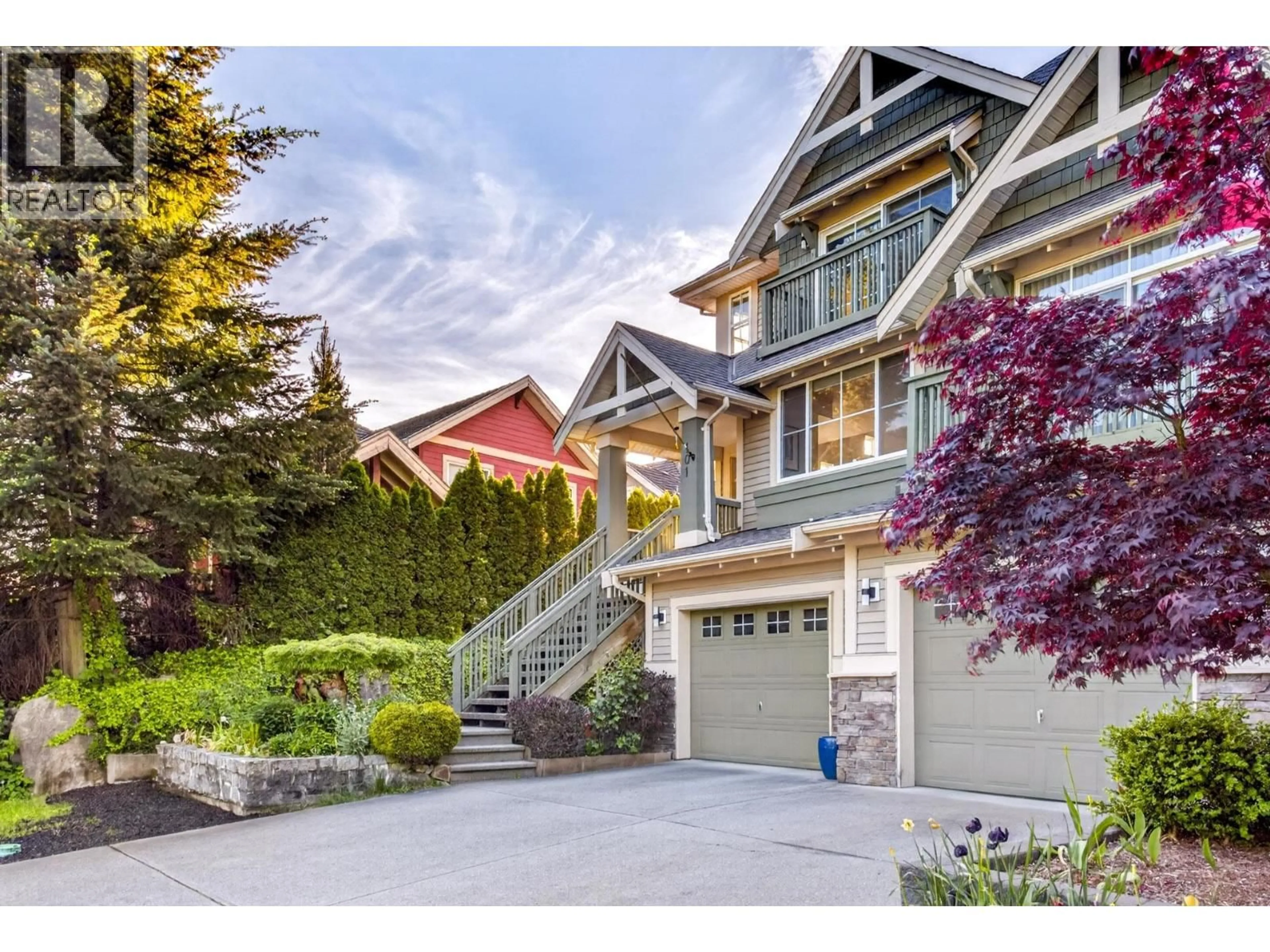Home with vinyl exterior material, street for 101 FOREST PARK WAY, Port Moody British Columbia V3H5J4