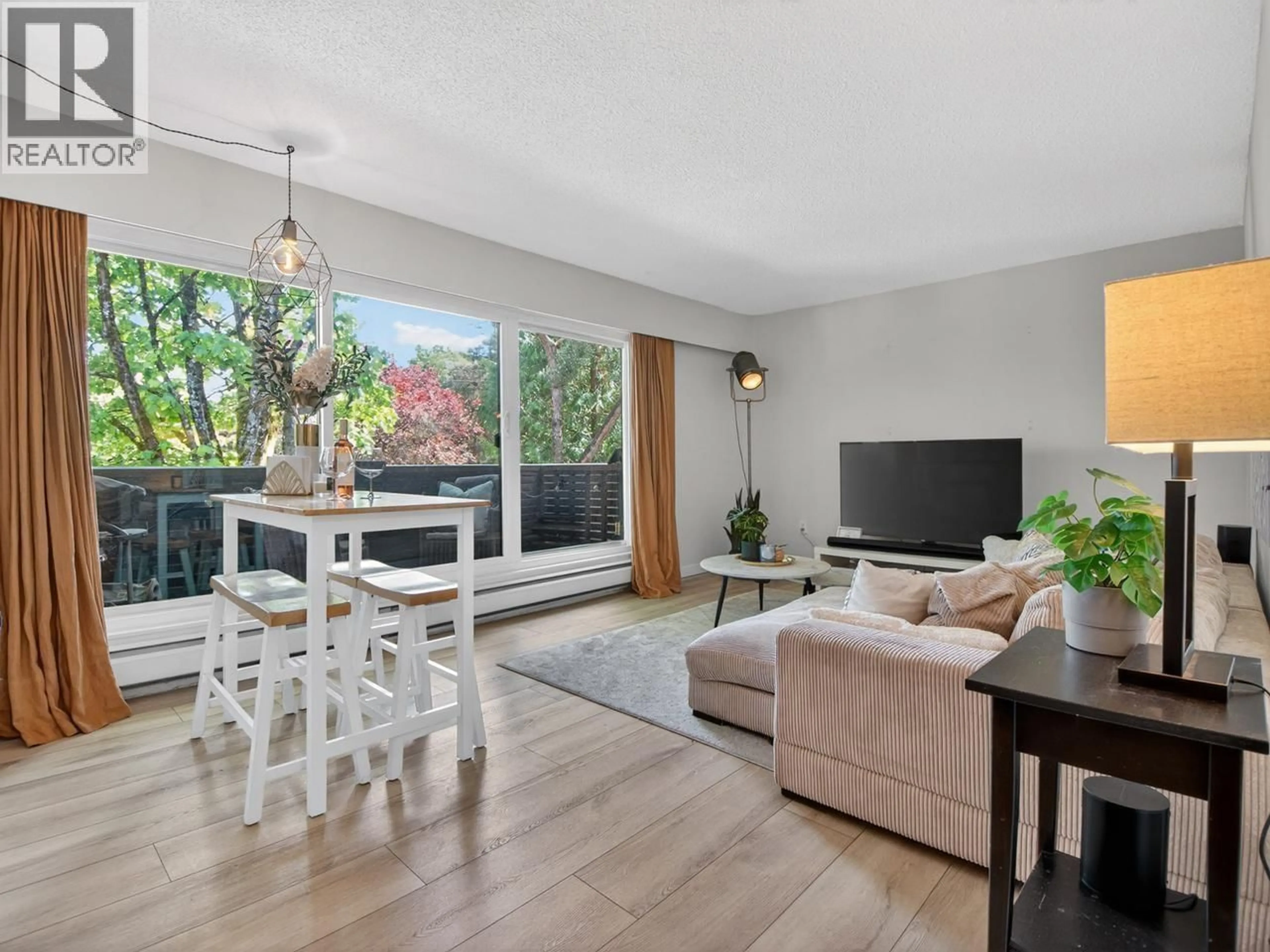 Living room with furniture, wood/laminate floor for 304 - 391 7TH AVENUE, Vancouver British Columbia V5T4H1