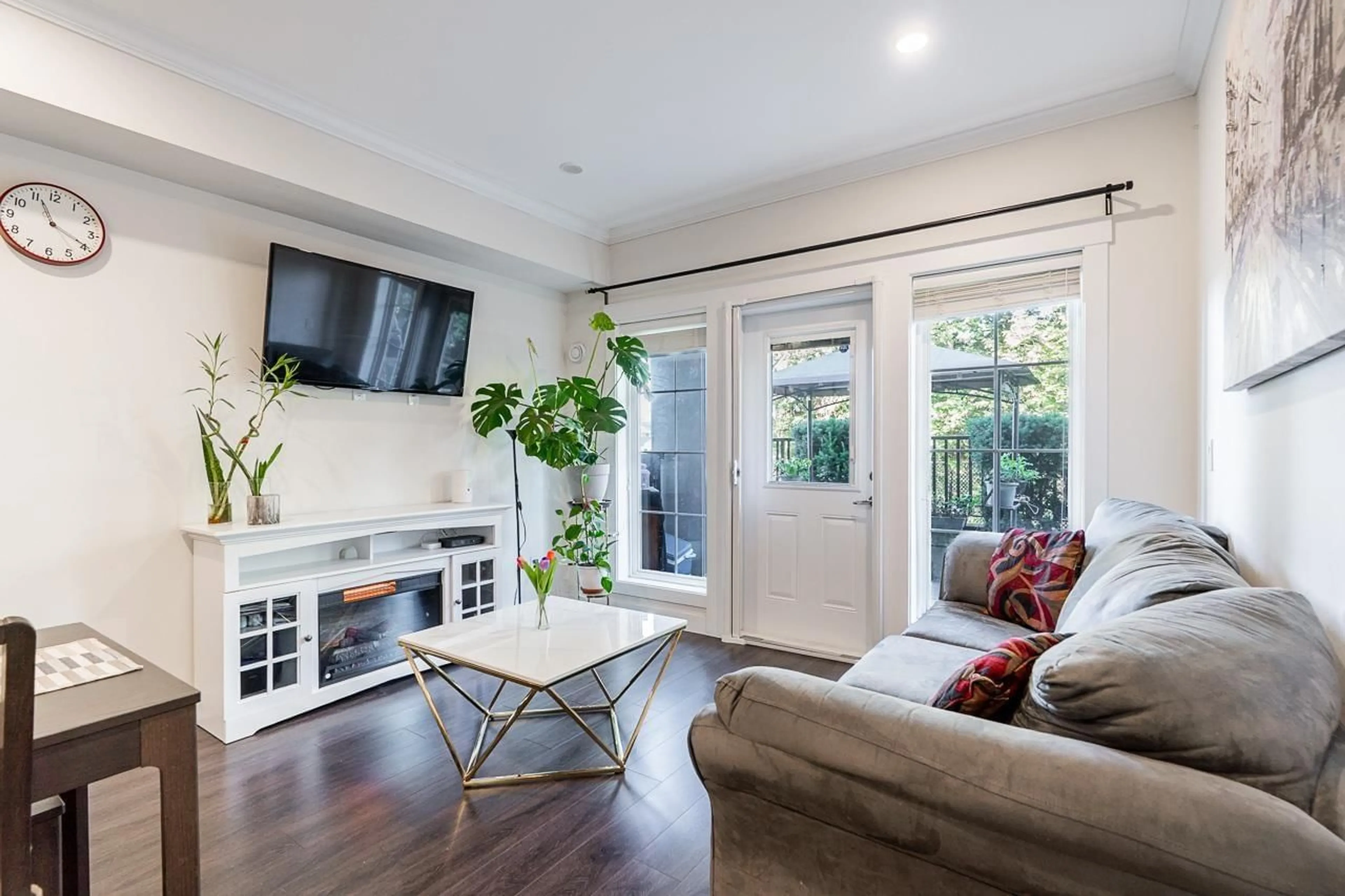 Living room with furniture, unknown for 7 - 7247 140 STREET, Surrey British Columbia V3W1K8