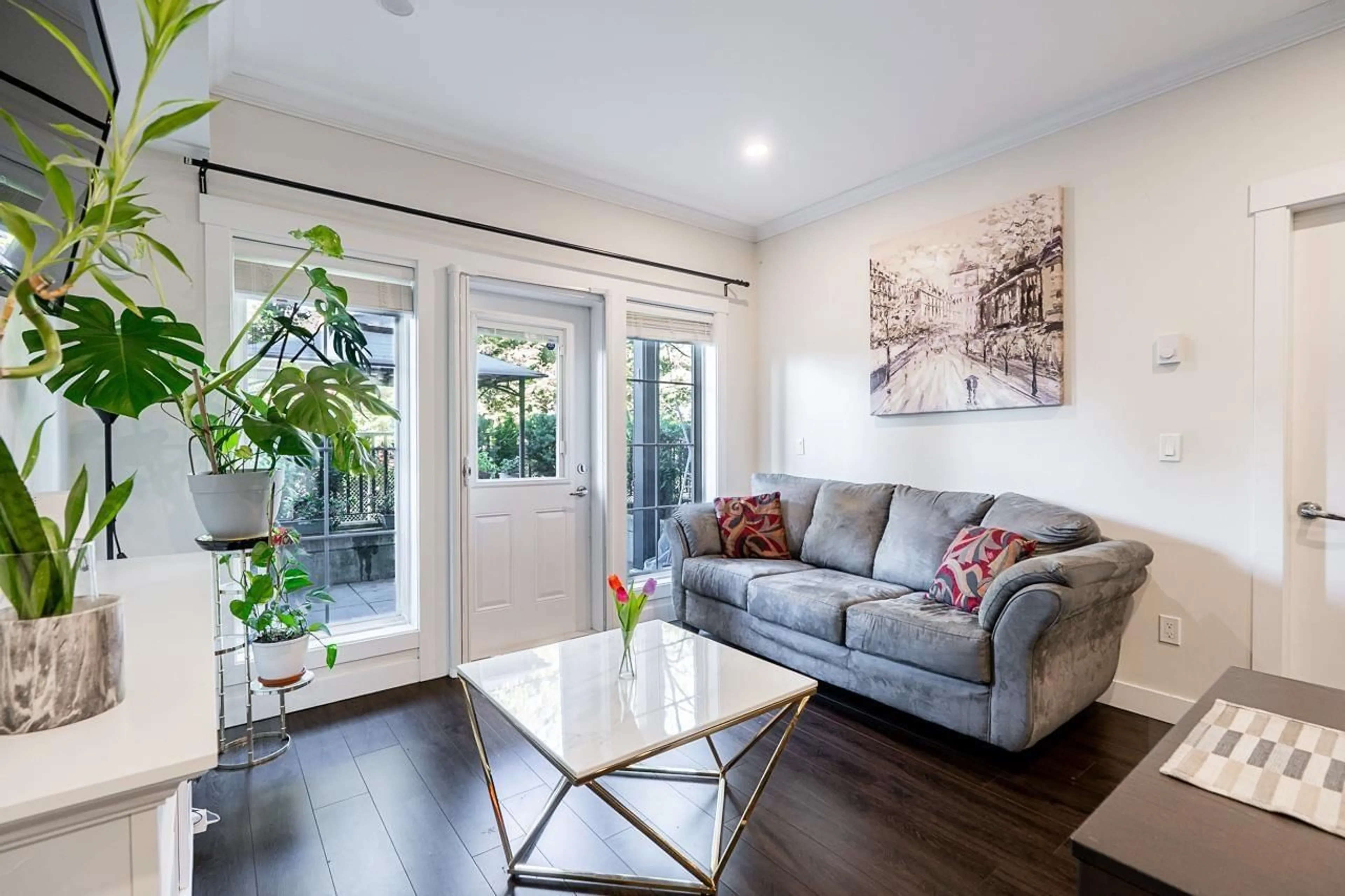 Living room with furniture, unknown for 7 - 7247 140 STREET, Surrey British Columbia V3W1K8
