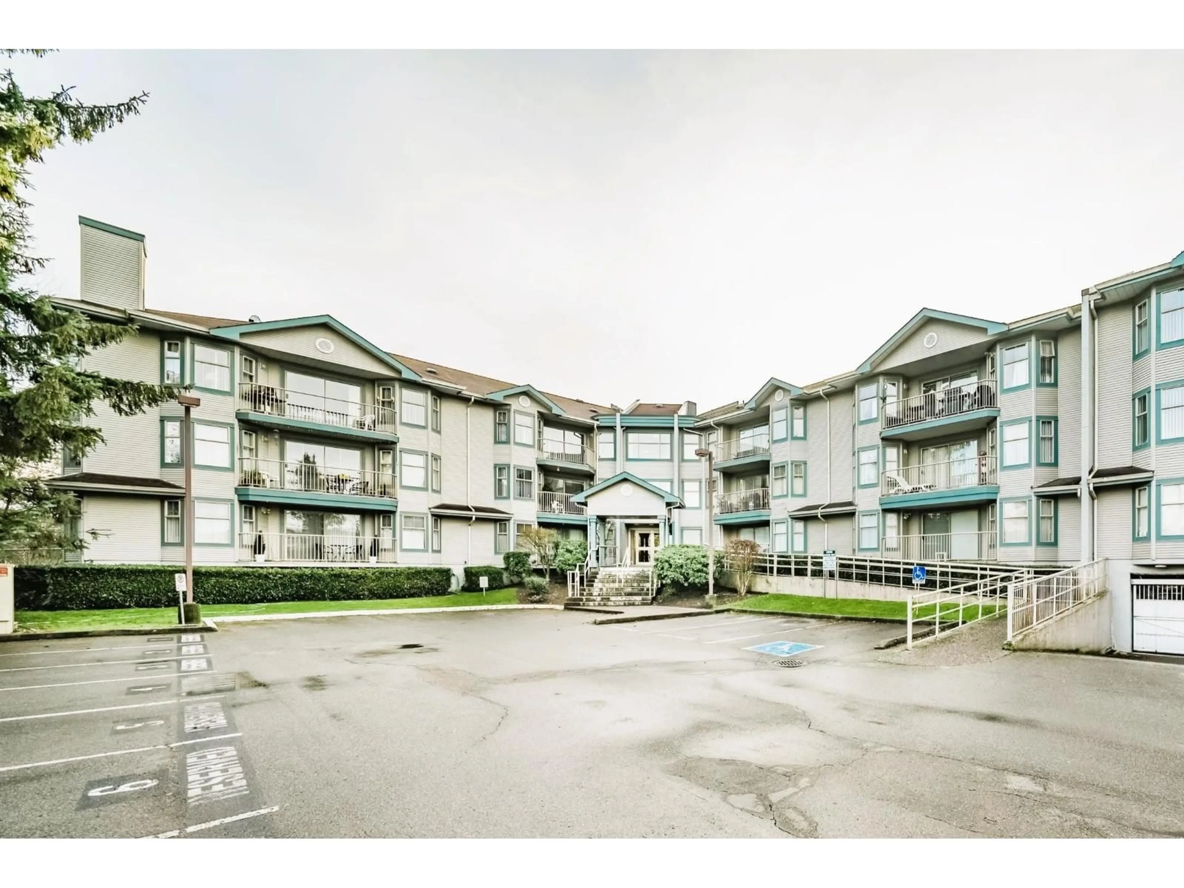 Unknown for 304 - 10756 138 STREET, Surrey British Columbia V3T4K5