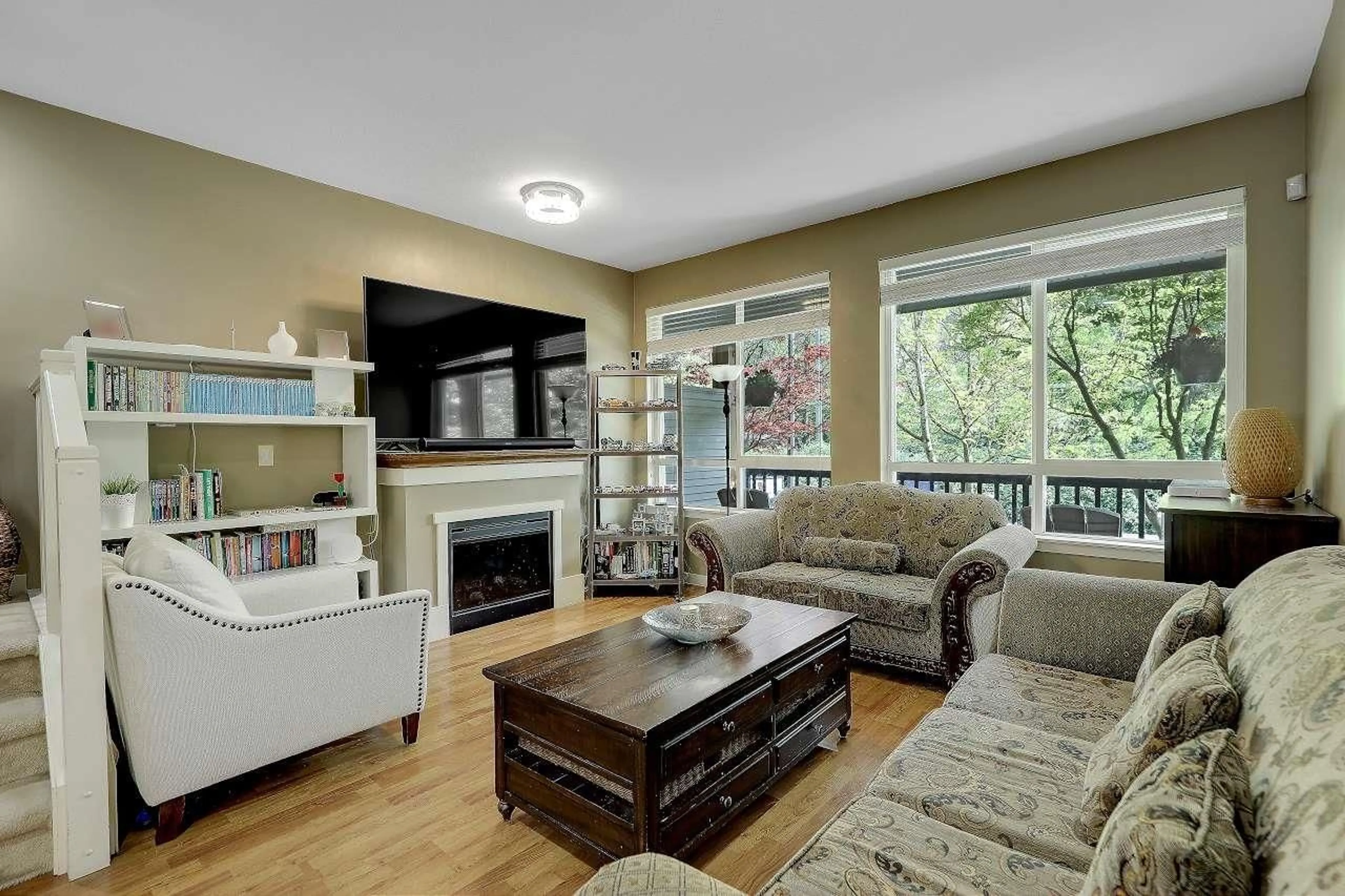 Living room with furniture, wood/laminate floor for 55 - 16789 60 AVENUE, Surrey British Columbia V3S1S8