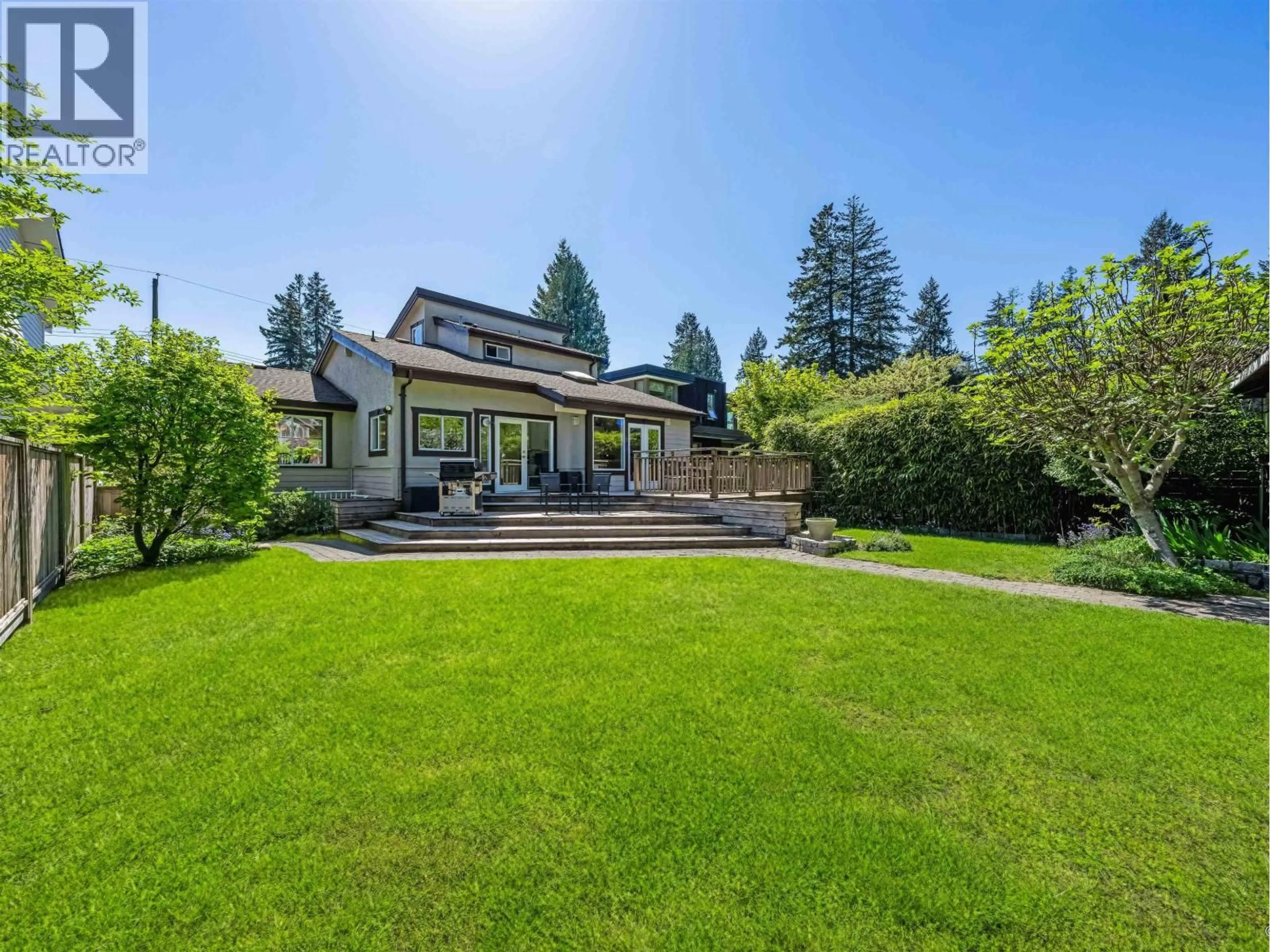 A pic from outside/outdoor area/front of a property/back of a property/a pic from drone, unknown for 1140 20TH STREET, North Vancouver British Columbia V7P2B7