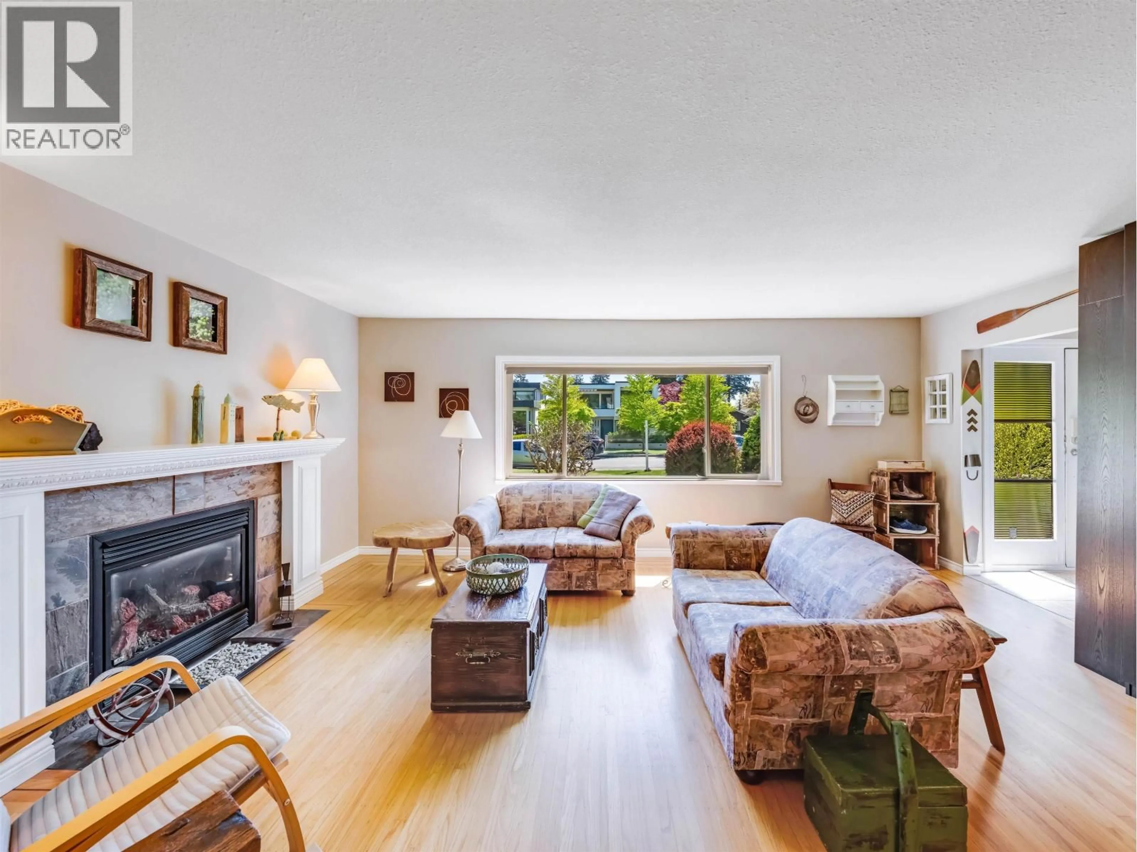 Living room with furniture, wood/laminate floor for 1140 20TH STREET, North Vancouver British Columbia V7P2B7