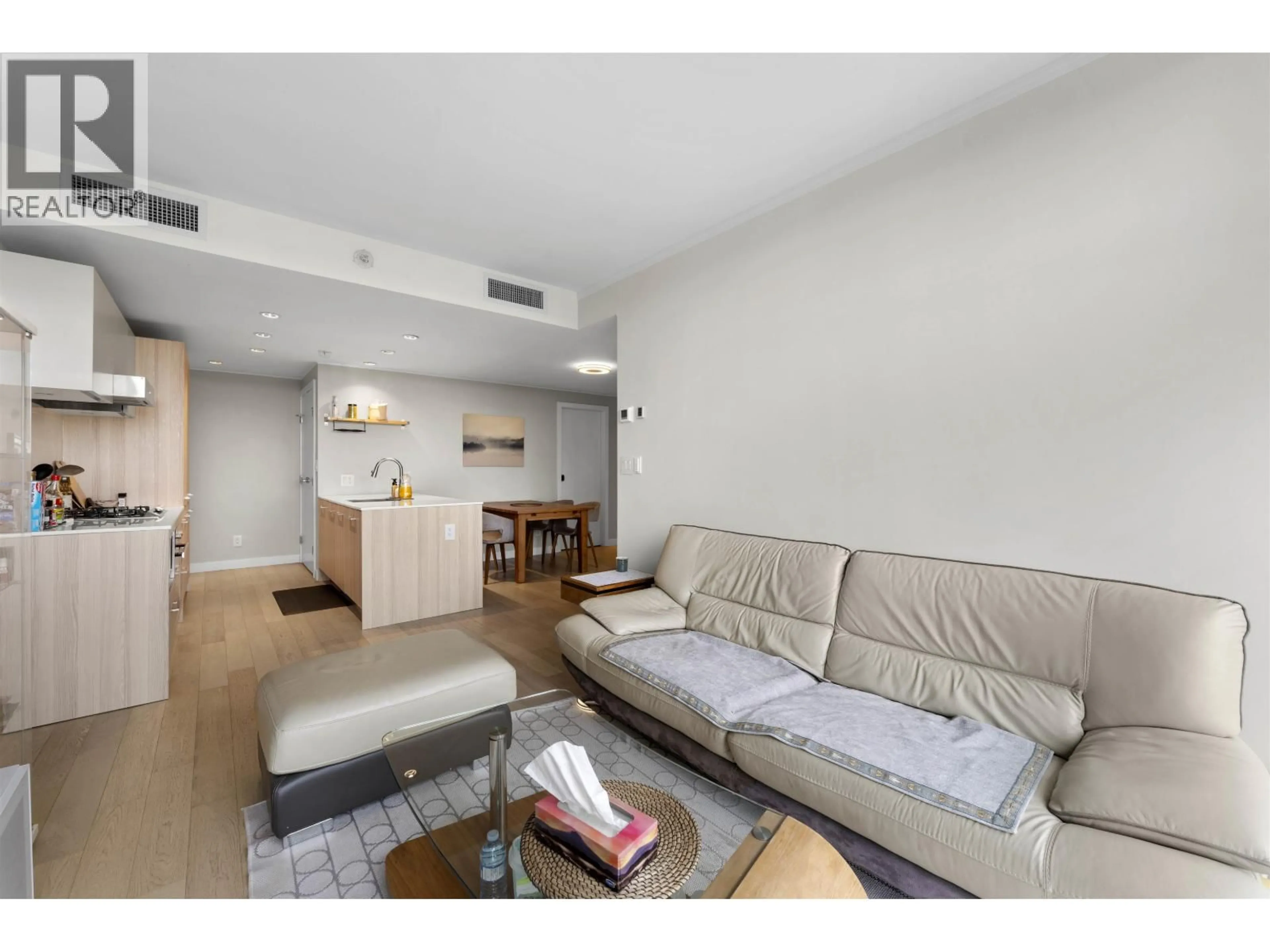 Living room with furniture, unknown for 806 - 2221 30TH AVENUE, Vancouver British Columbia V5N0G6