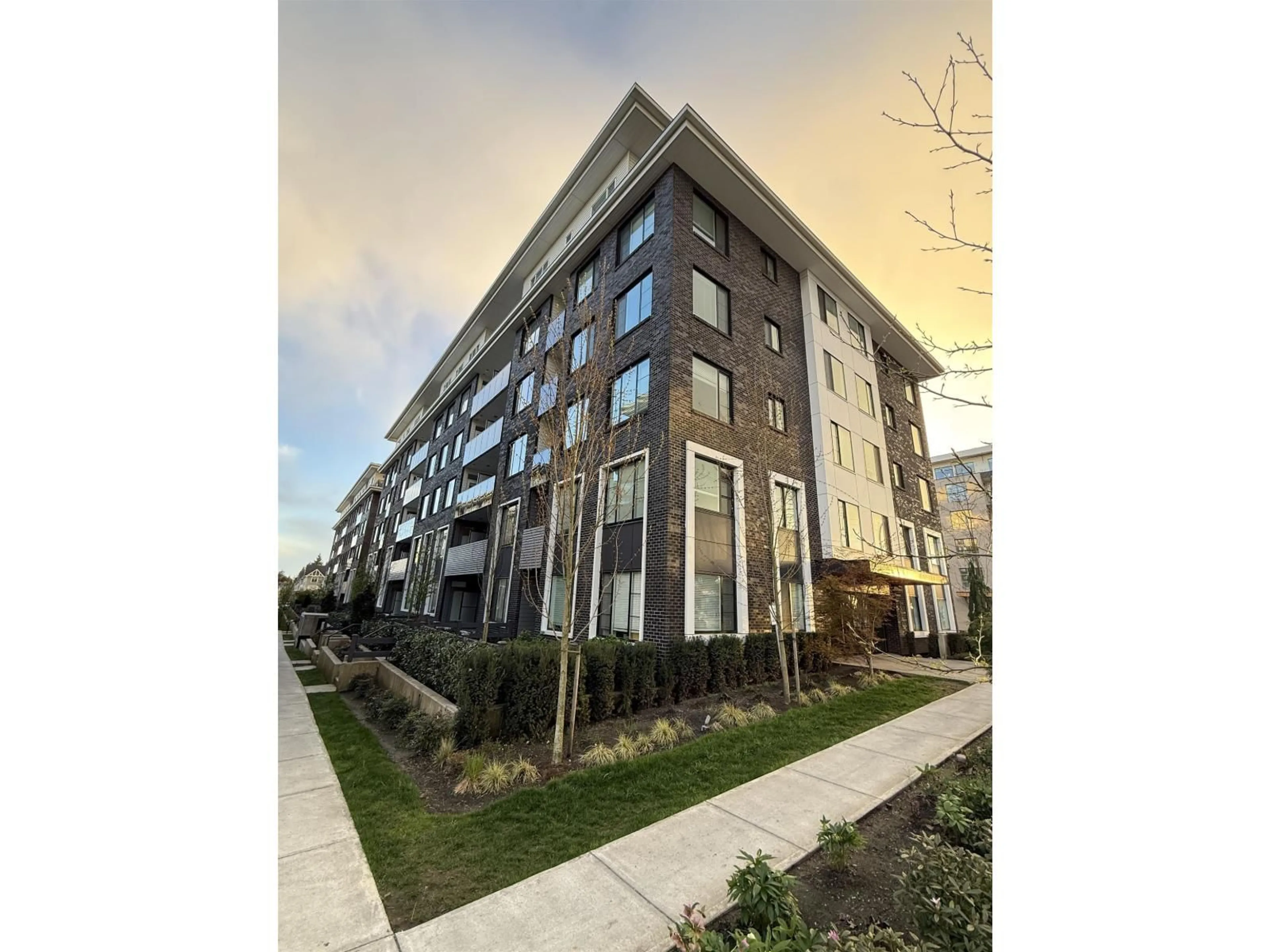A pic from outside/outdoor area/front of a property/back of a property/a pic from drone, building for 313 - 15858 FRASER HIGHWAY, Surrey British Columbia V4N6X4