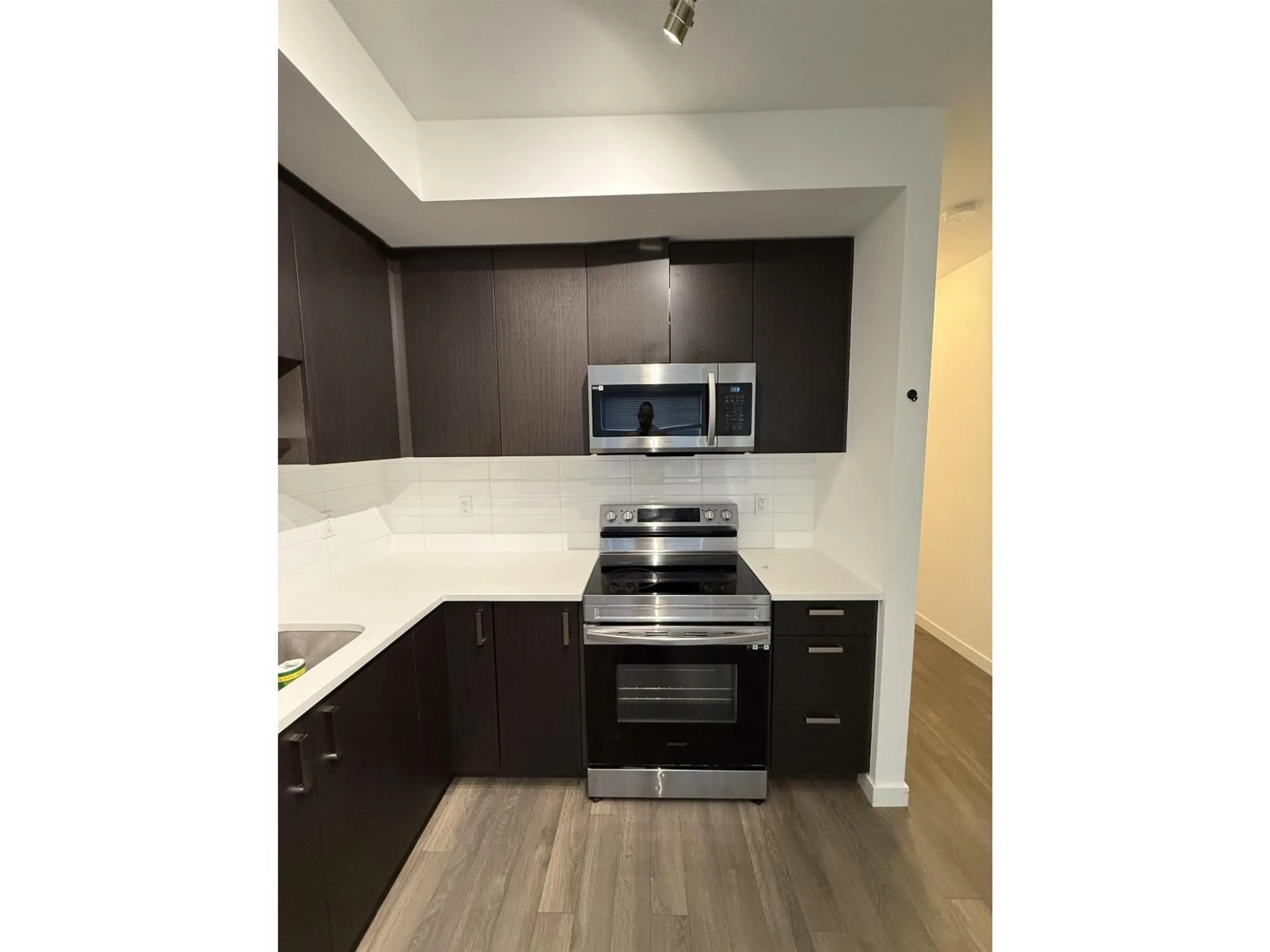 Standard kitchen, unknown for 313 - 15858 FRASER HIGHWAY, Surrey British Columbia V4N6X4