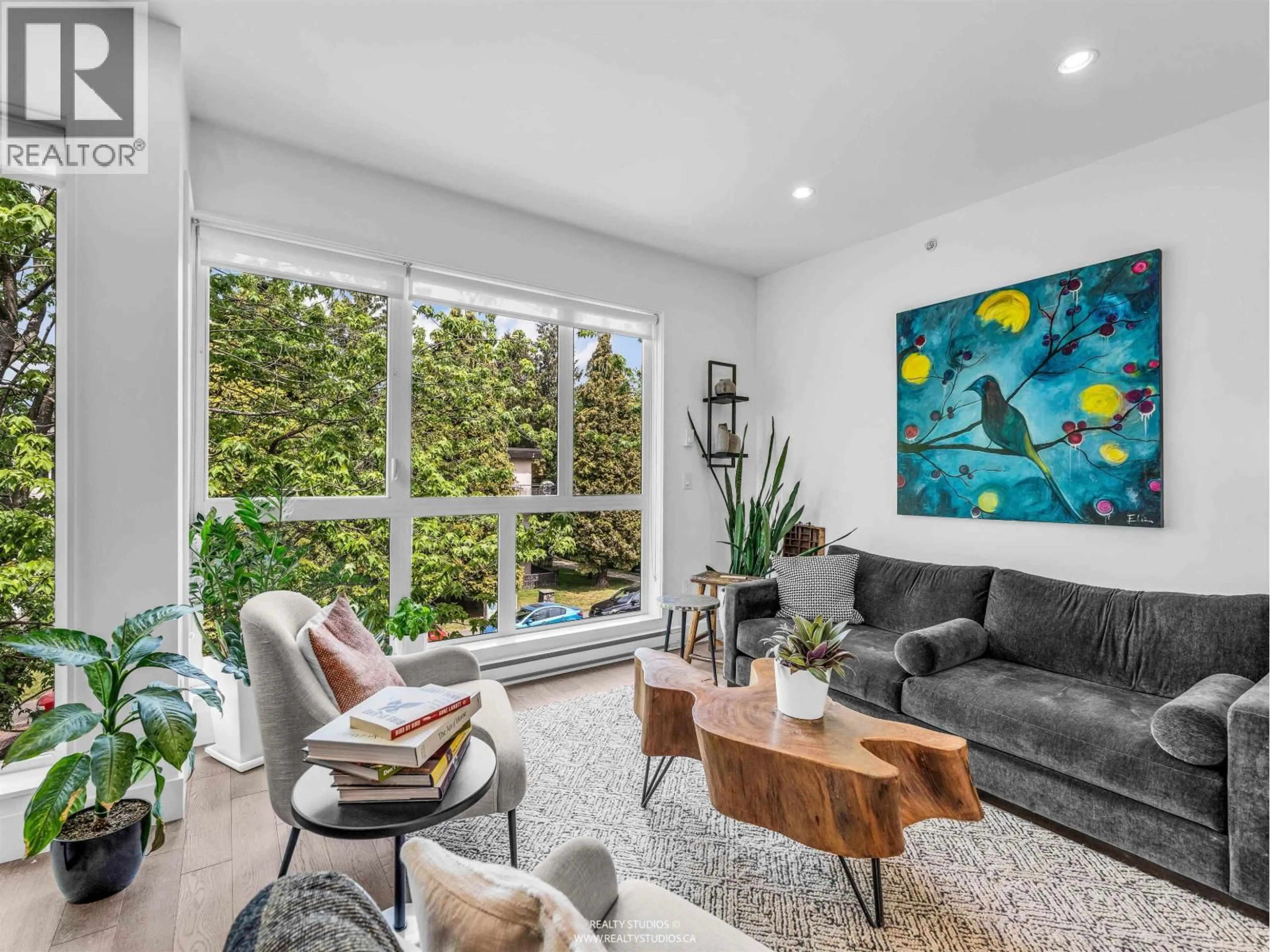 Living room with furniture, unknown for 627 VICTORIA DRIVE, Vancouver British Columbia V5L0C3