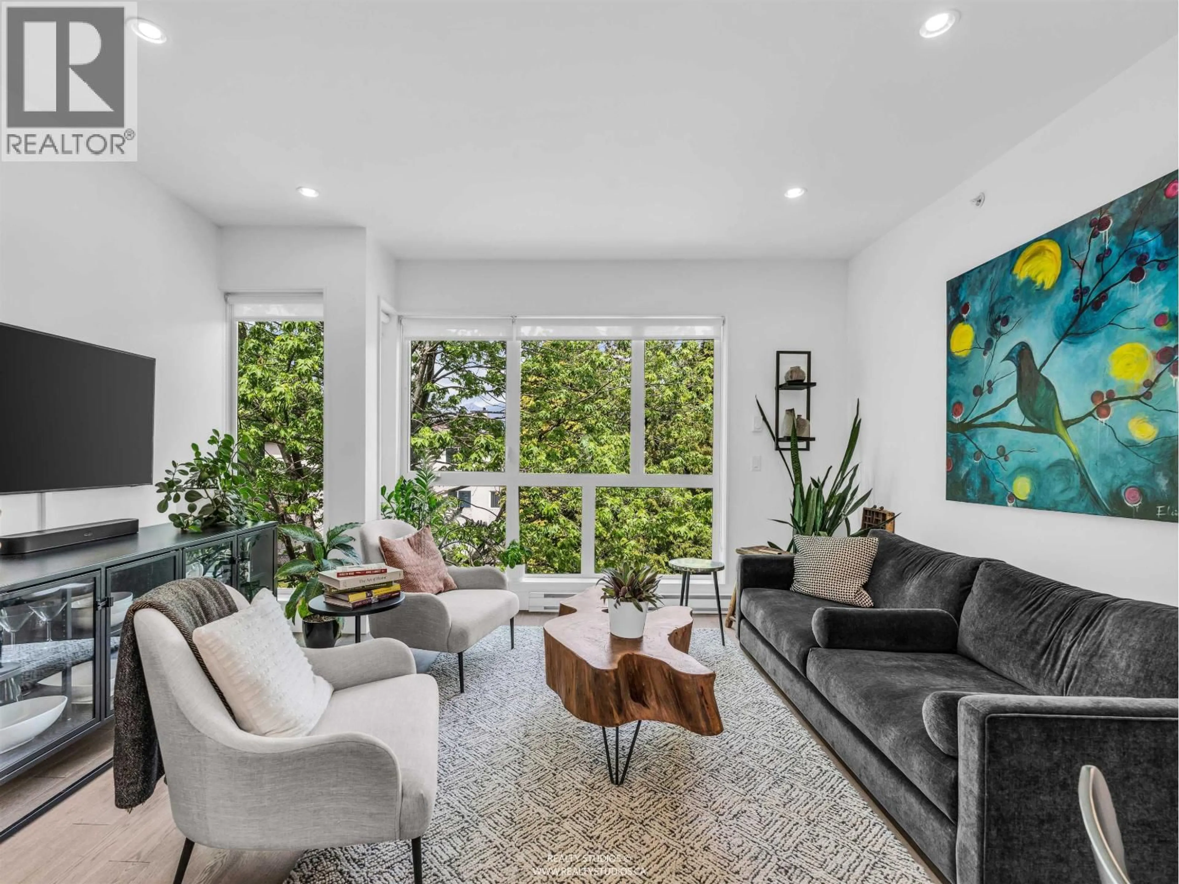 Living room with furniture, unknown for 627 VICTORIA DRIVE, Vancouver British Columbia V5L0C3