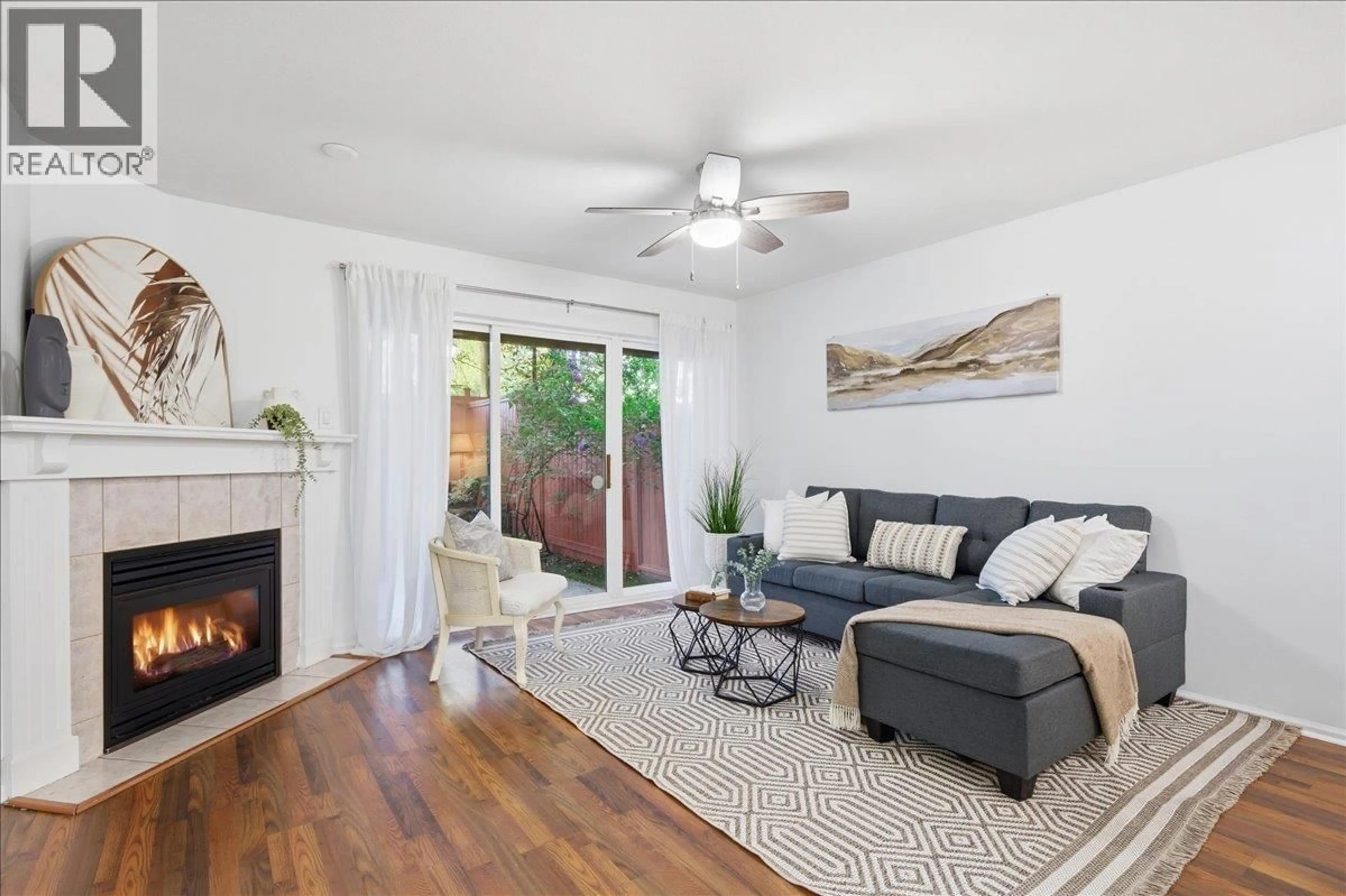 Living room with furniture, wood/laminate floor for 9 - 20985 CAMWOOD AVENUE, Maple Ridge British Columbia V2X2N9