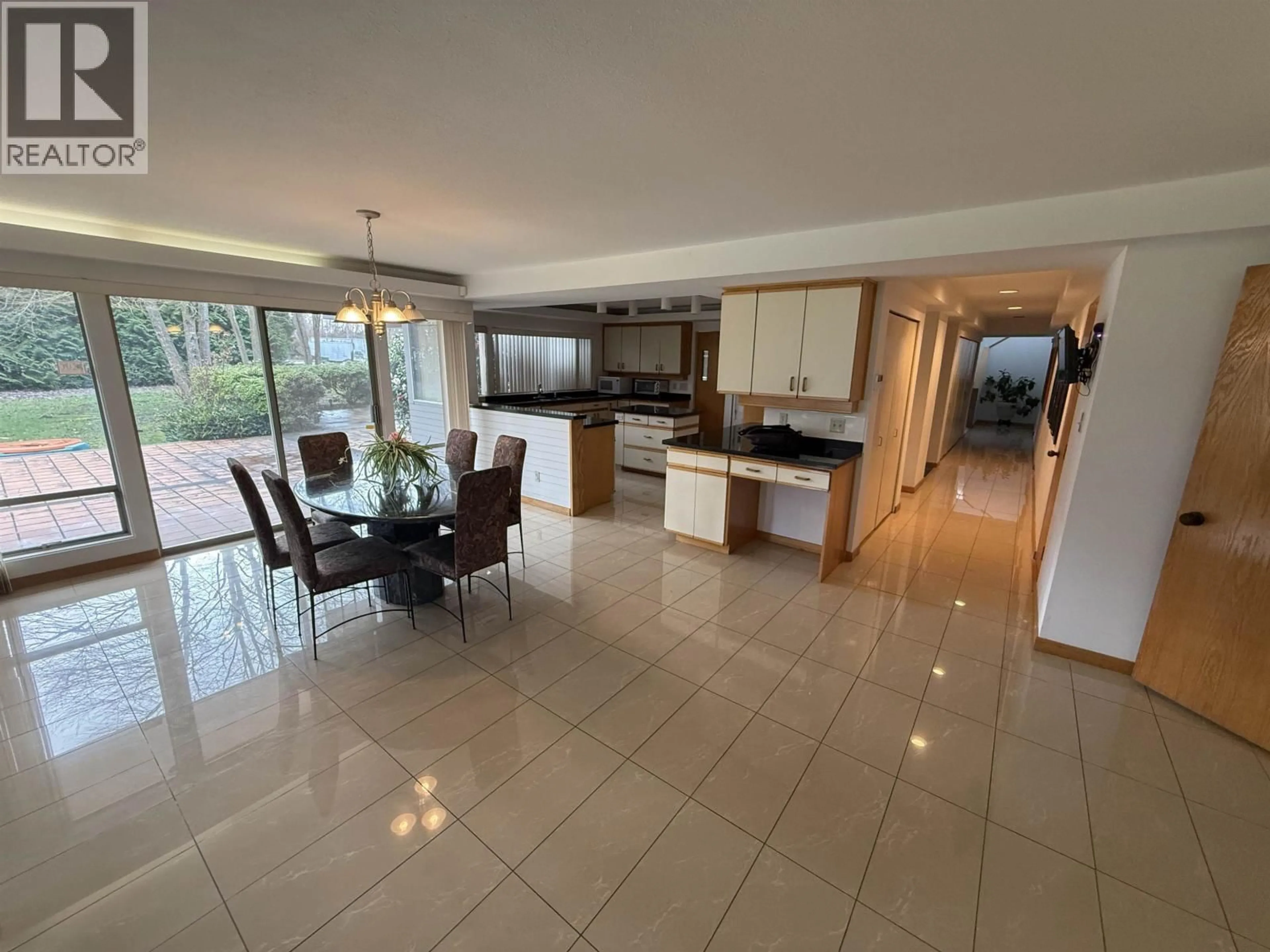 Open concept kitchen, ceramic/tile floor for 10520 SIDAWAY ROAD, Richmond British Columbia V6W1C4