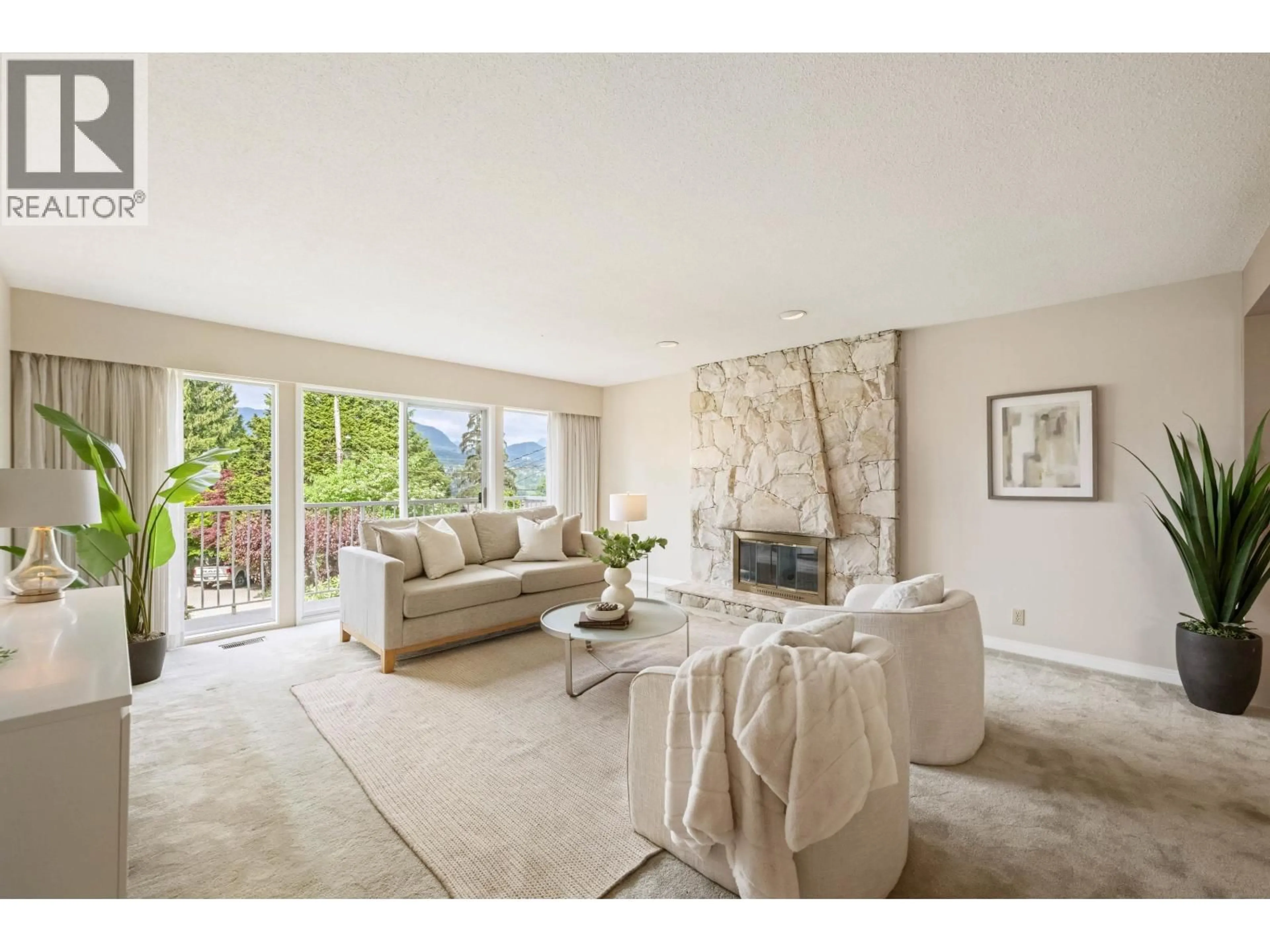 Living room with furniture, unknown for 2322 HURON DRIVE, Coquitlam British Columbia V3J6Y6