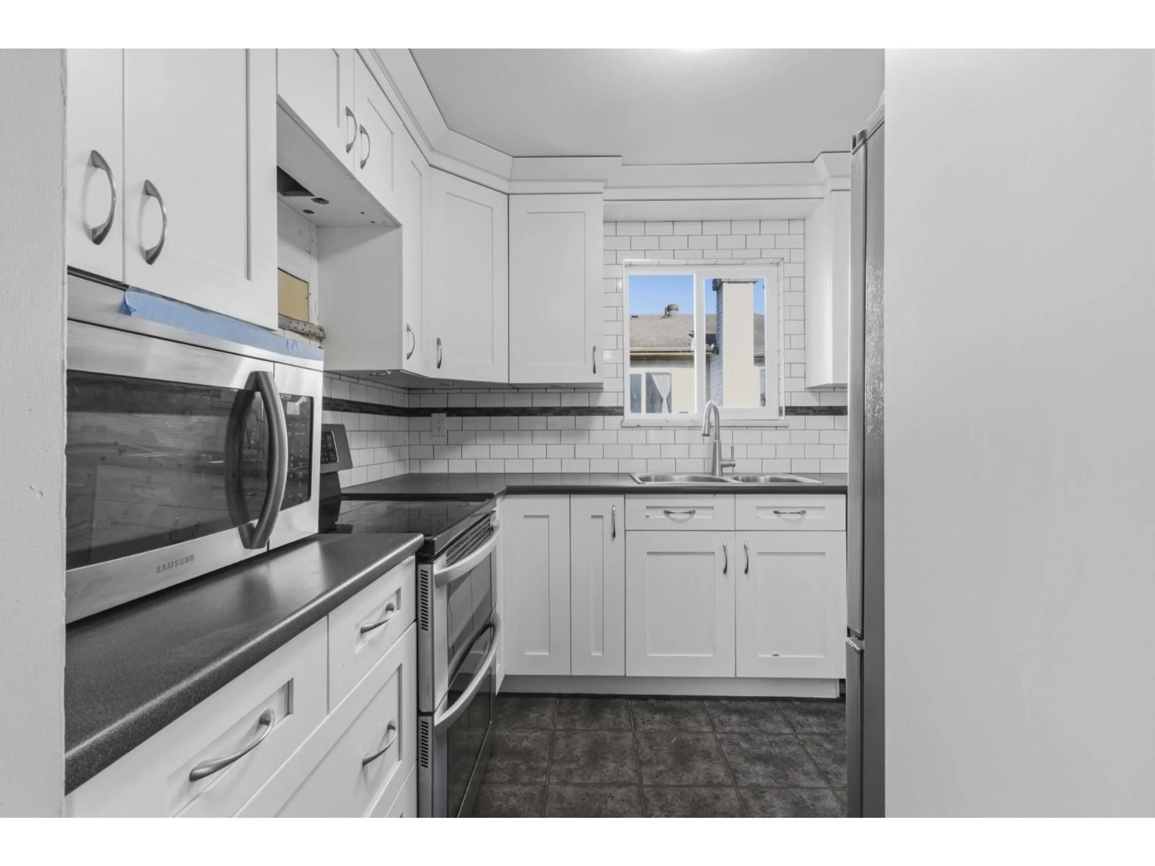 Standard kitchen, ceramic/tile floor for 177 SPRINGFIELD DRIVE, Langley British Columbia V4W3K8