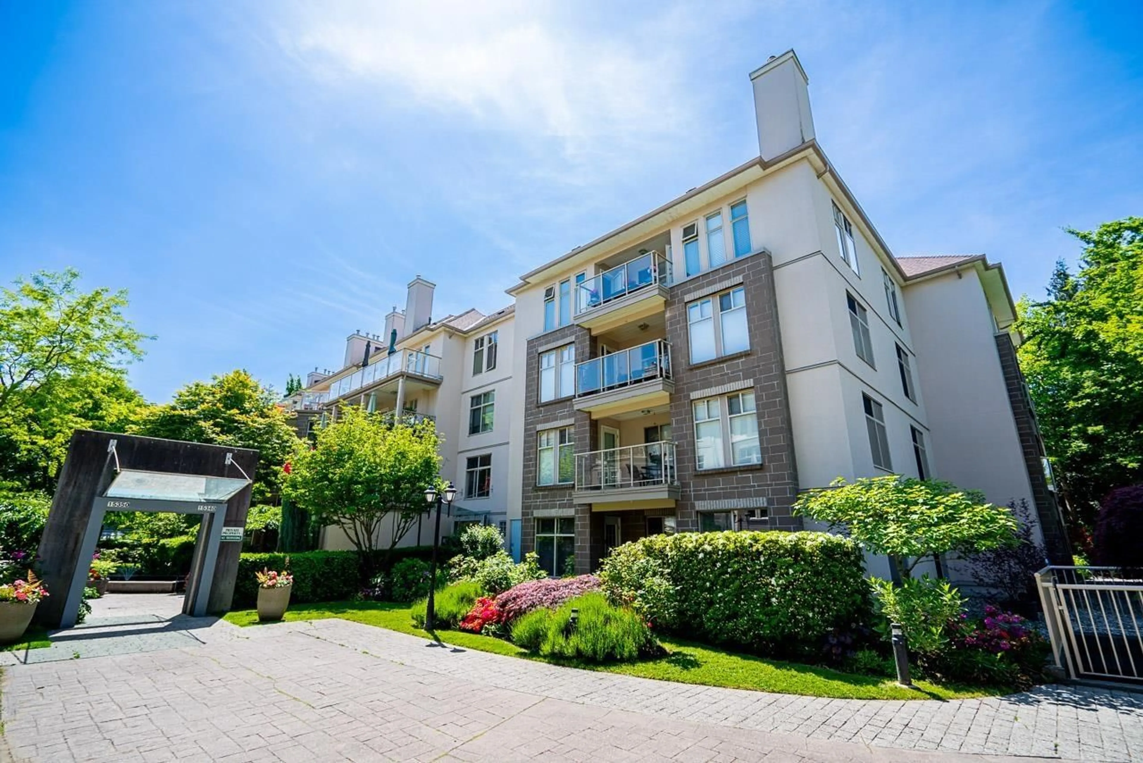 Patio, street for 409 - 15340 19A AVENUE, Surrey British Columbia V4A9W1