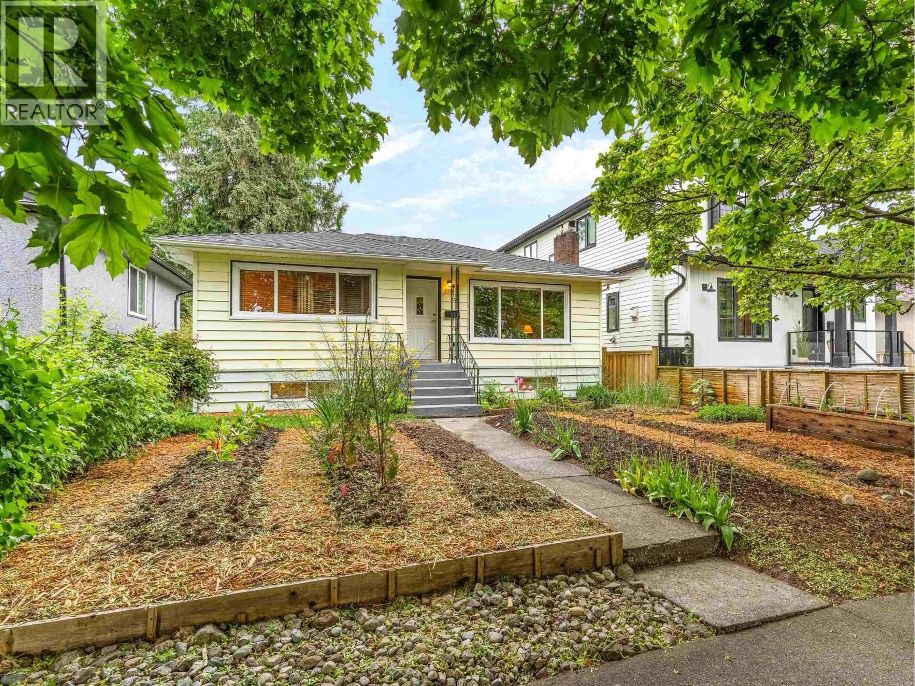 Home with vinyl exterior material, street for 2578 15TH AVENUE, Vancouver British Columbia V5M2K1