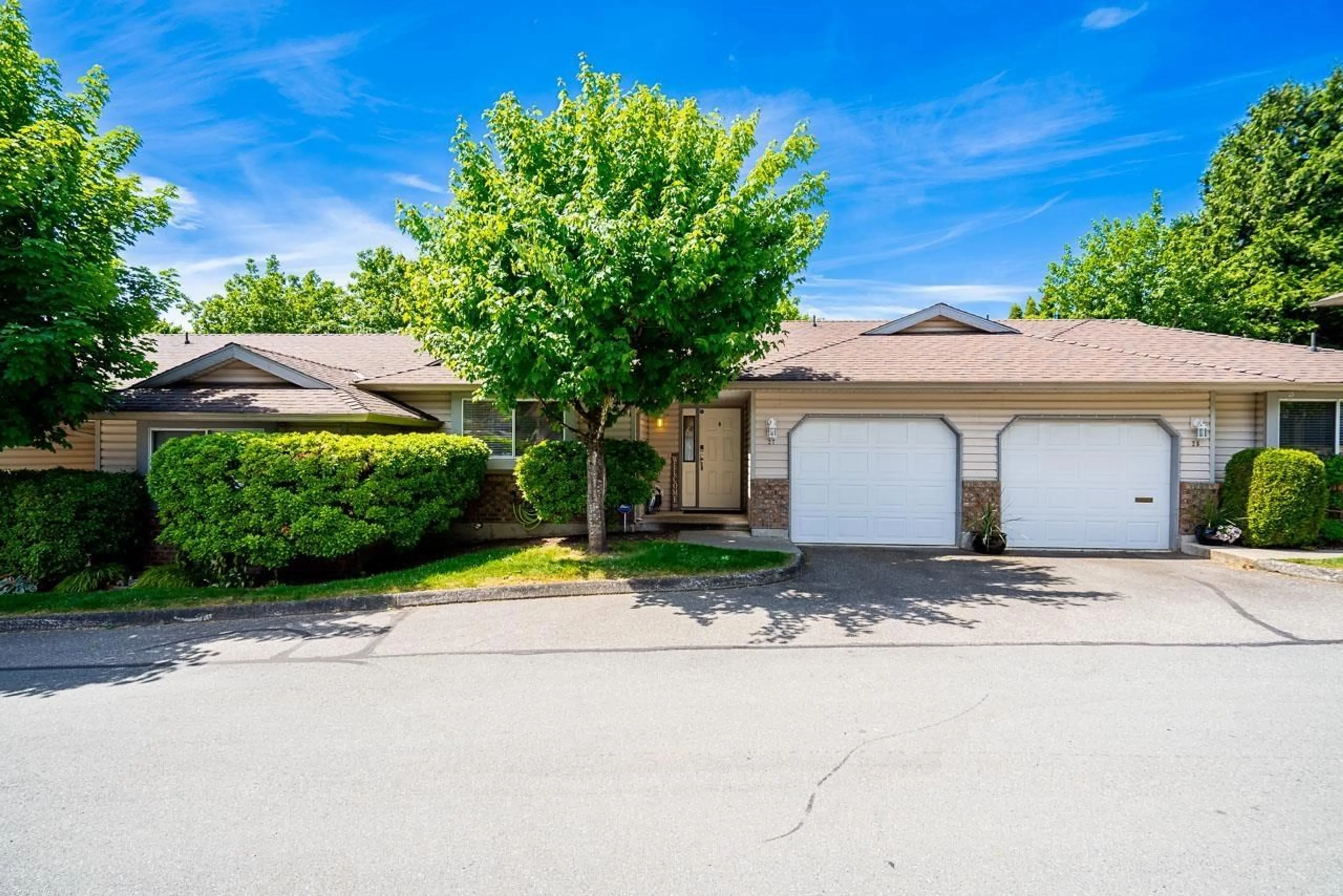 A pic from outside/outdoor area/front of a property/back of a property/a pic from drone, street for 27 - 2023 WINFIELD DRIVE, Abbotsford British Columbia V3G1K5