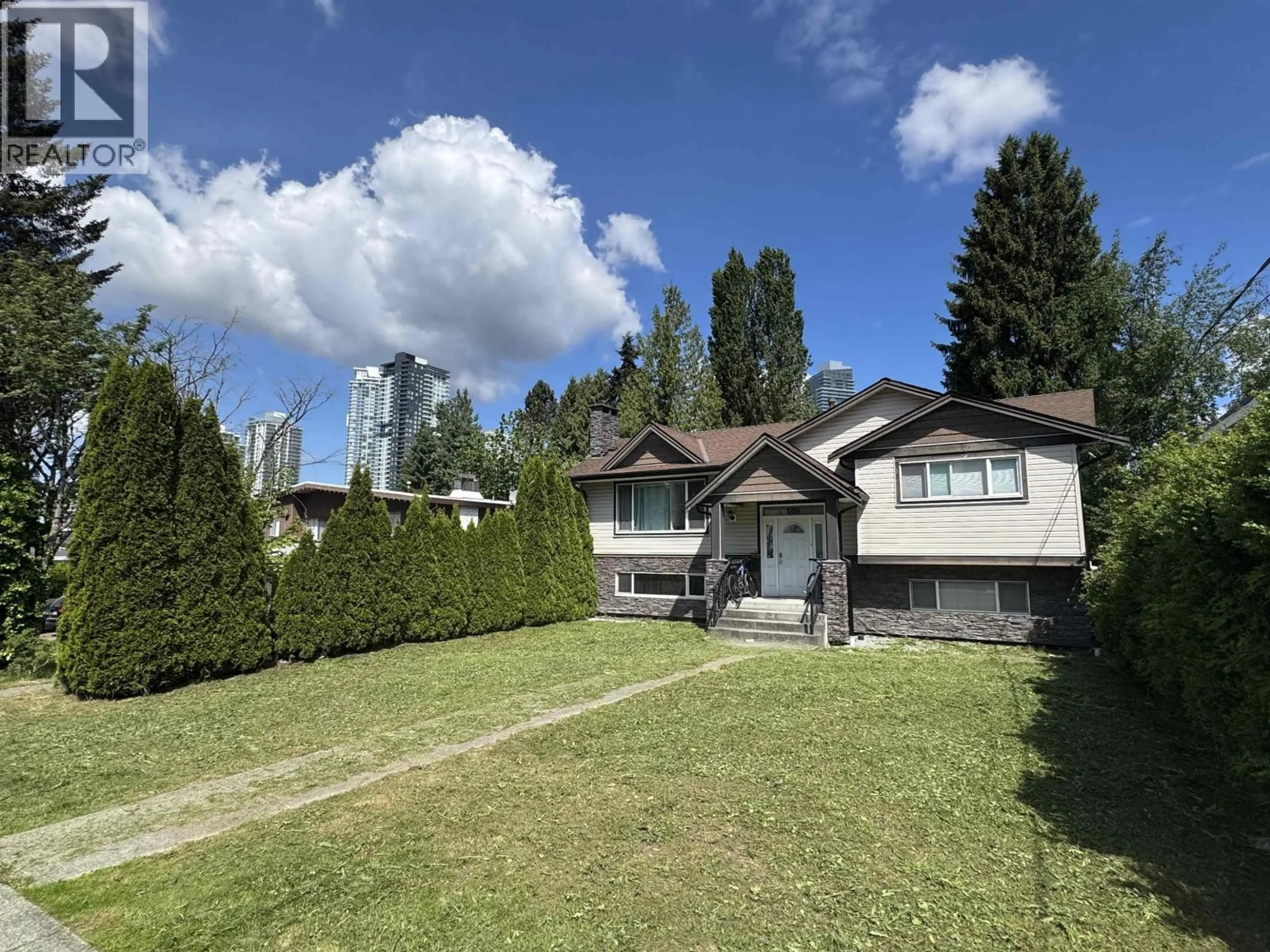 A pic from outside/outdoor area/front of a property/back of a property/a pic from drone, street for 589 FOSTER AVENUE, Coquitlam British Columbia V3J2L6