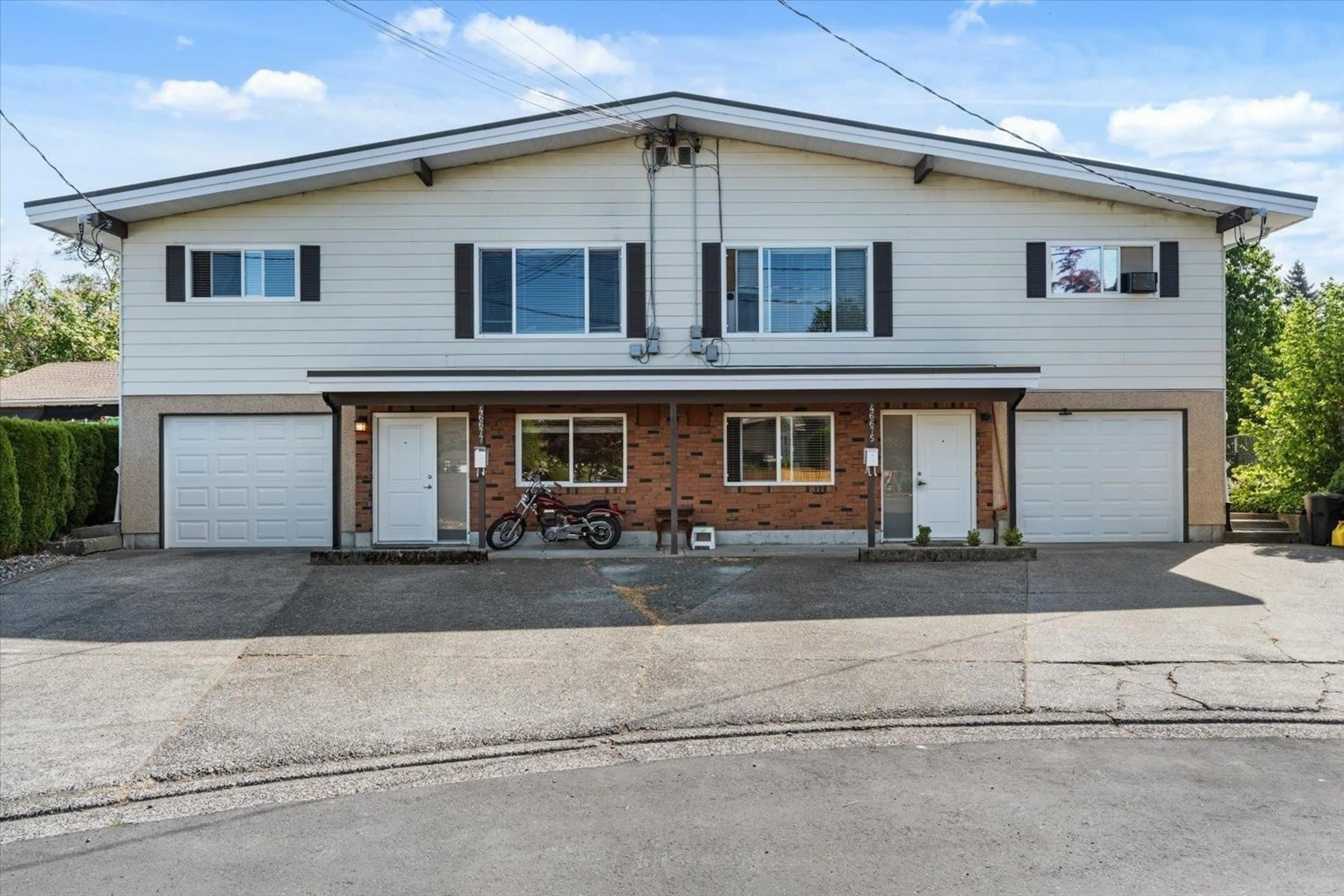 A pic from outside/outdoor area/front of a property/back of a property/a pic from drone, street for 46675 ANDREWS AVENUE, Chilliwack British Columbia V2P7A2