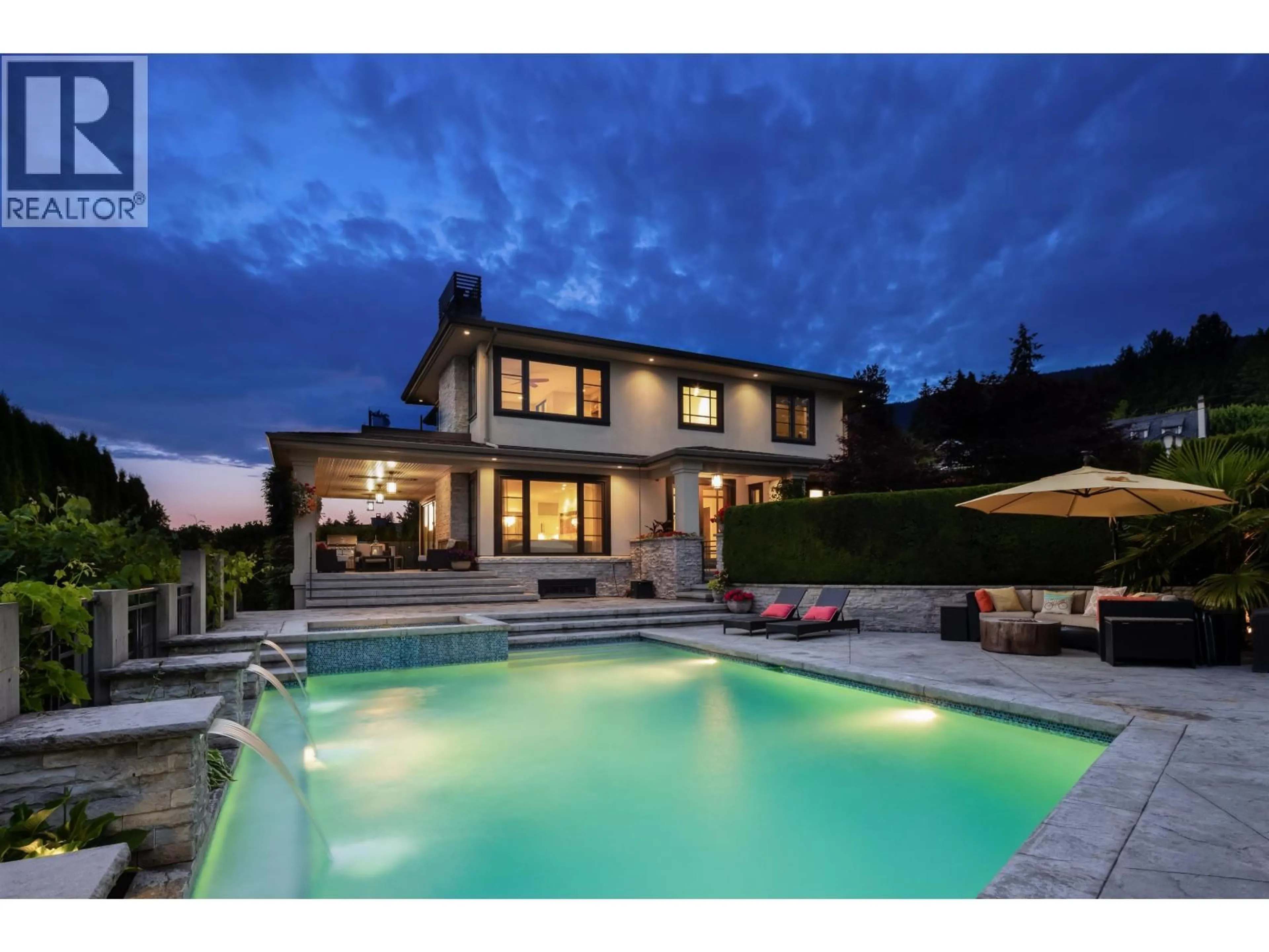 Pool for 285 26TH STREET, West Vancouver British Columbia V7V0B6