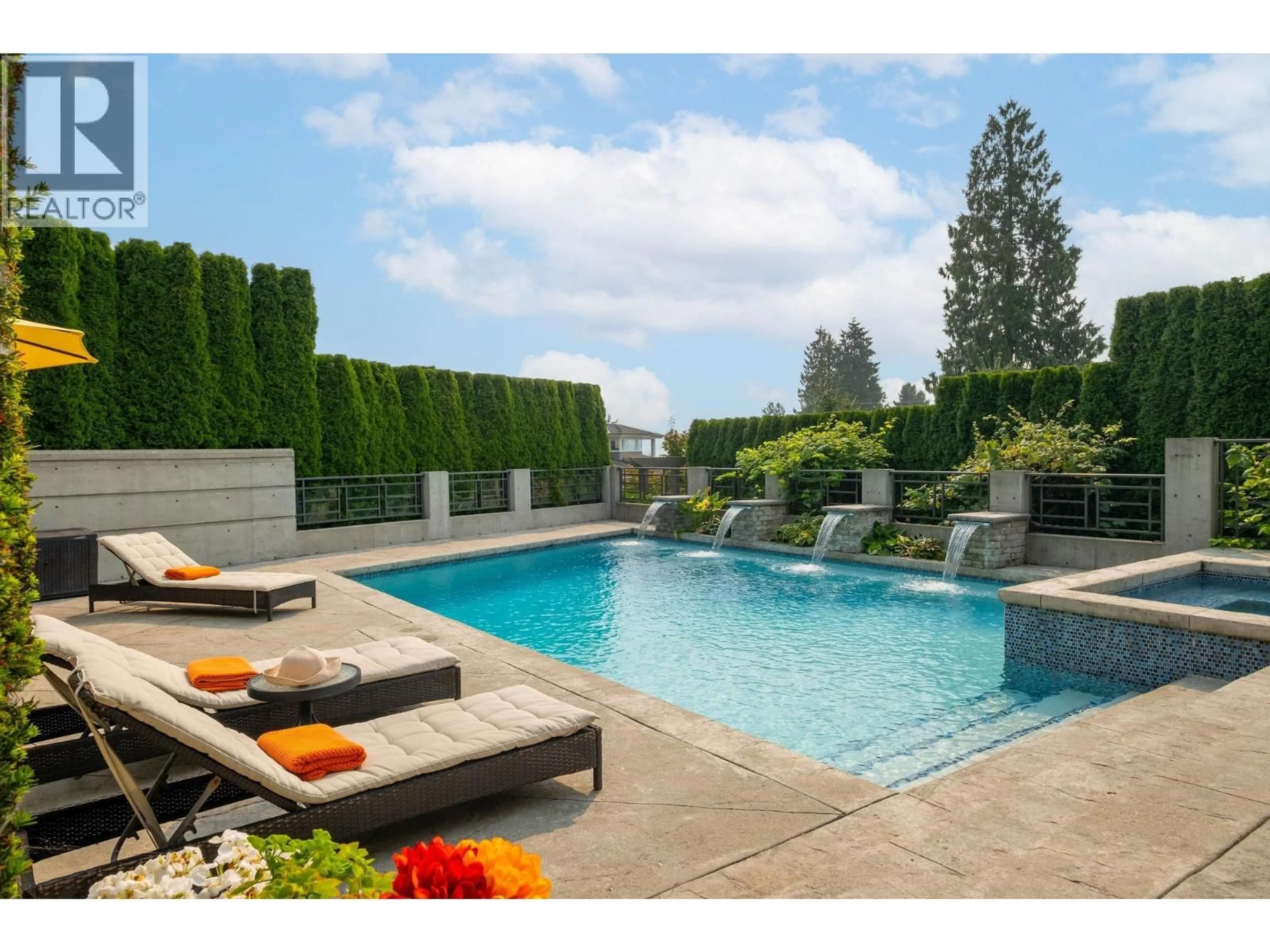 Pool for 285 26TH STREET, West Vancouver British Columbia V7V0B6