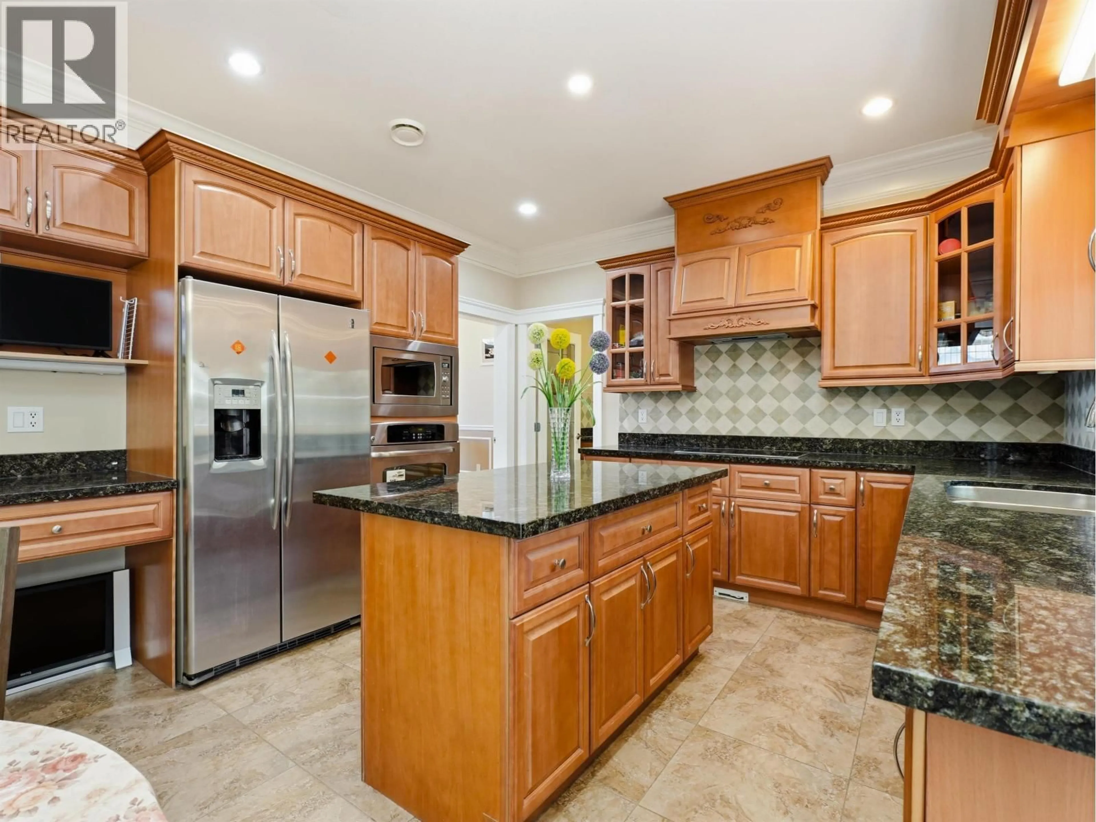 Open concept kitchen, ceramic/tile floor for 5631 CLEARWATER DRIVE, Richmond British Columbia V7C3B6