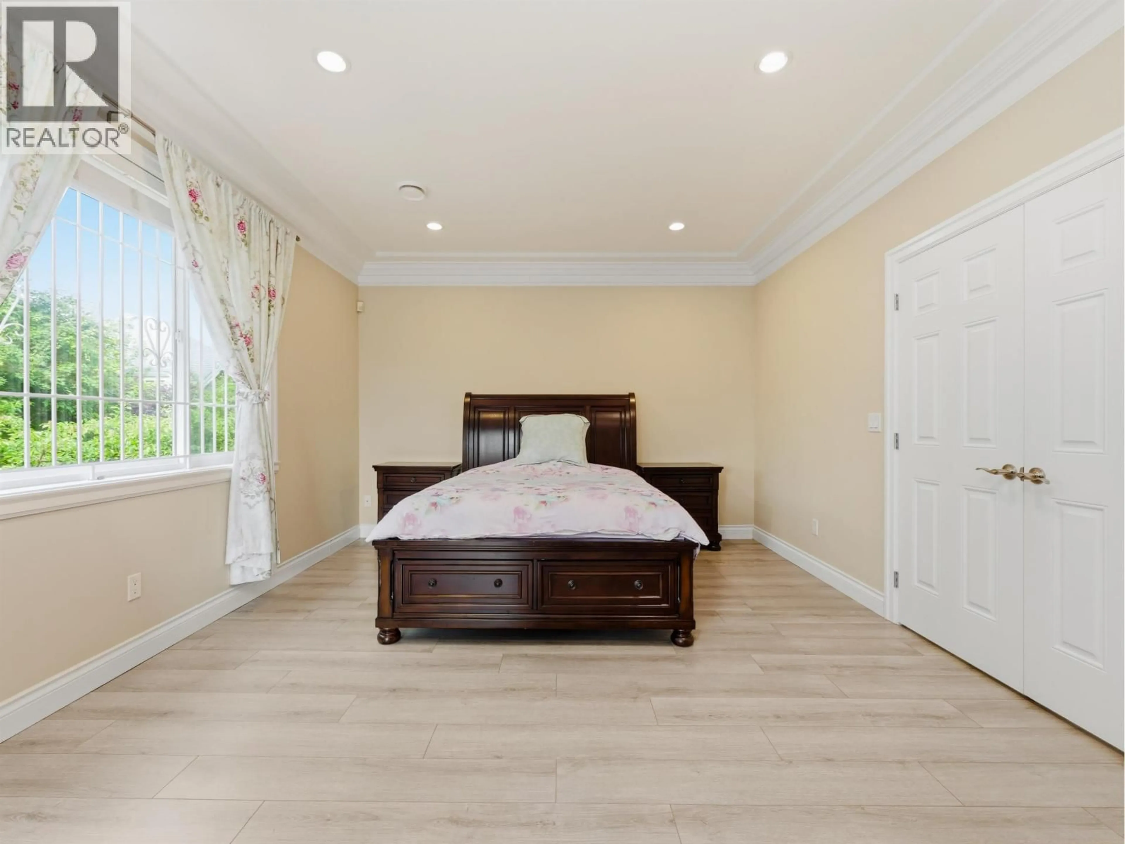 Bedroom with bed, wood/laminate floor for 5631 CLEARWATER DRIVE, Richmond British Columbia V7C3B6