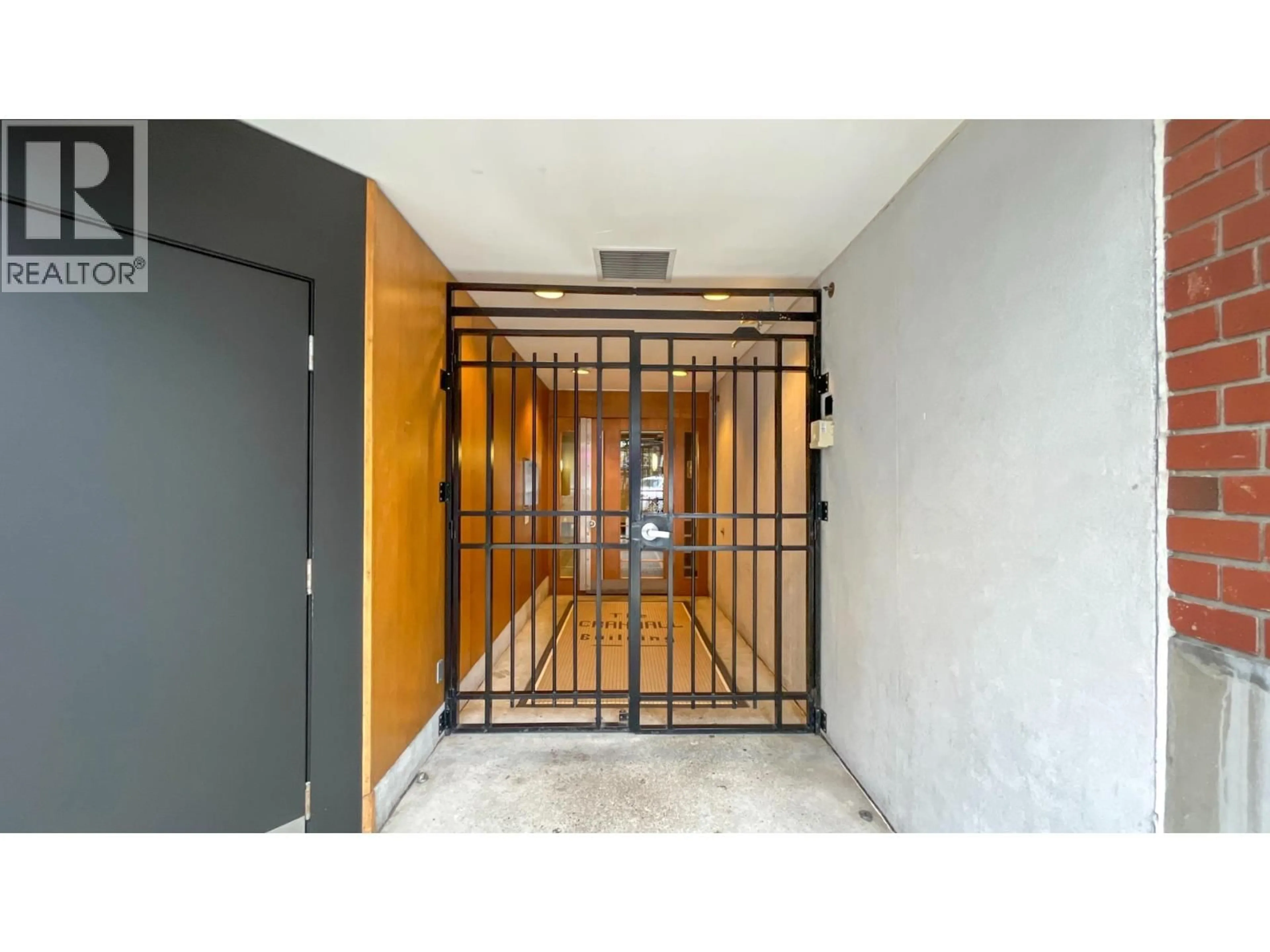 Indoor entryway for 306 - 1072 HAMILTON STREET, Vancouver British Columbia V6B2R9