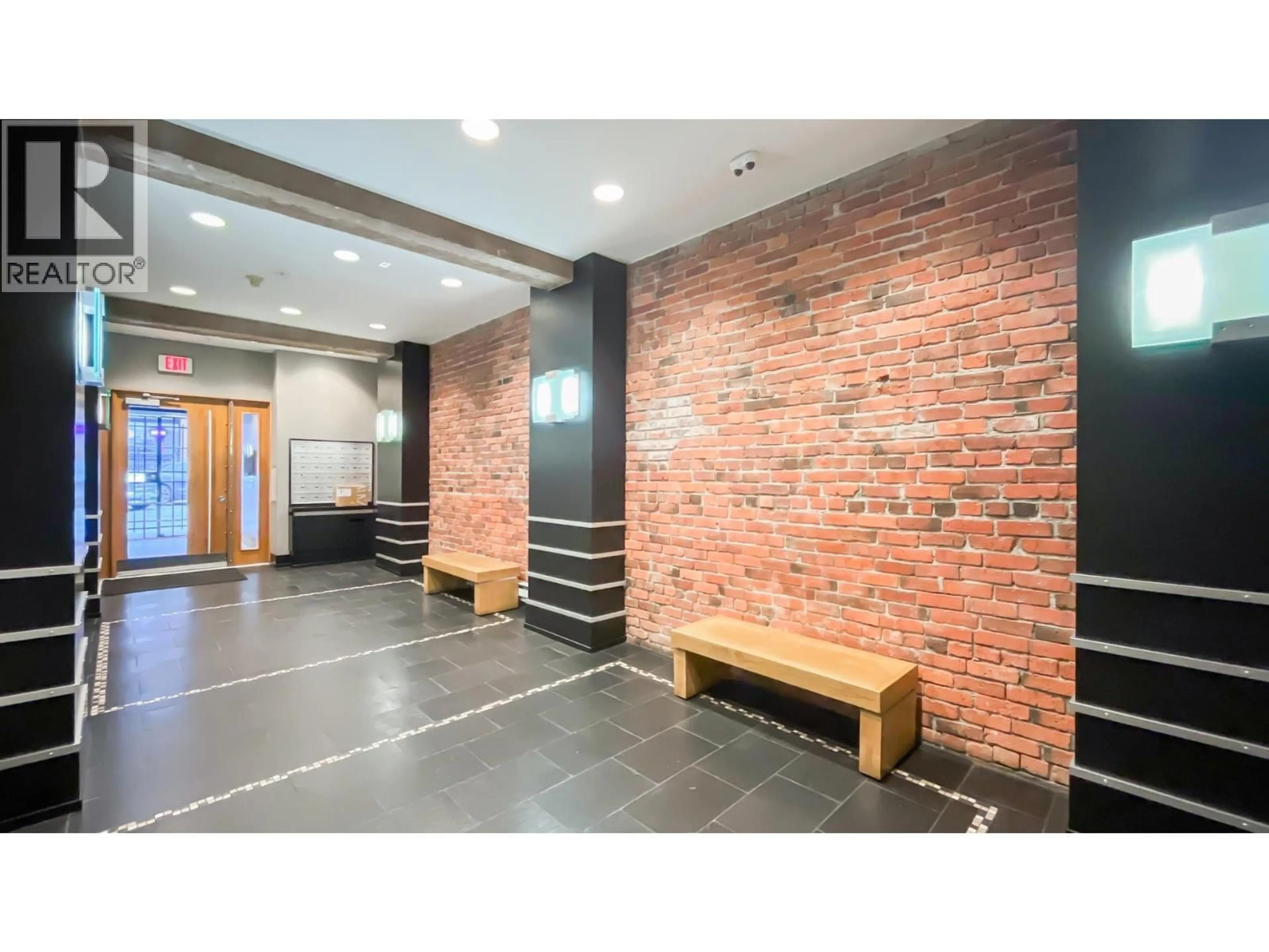 Indoor foyer for 306 - 1072 HAMILTON STREET, Vancouver British Columbia V6B2R9