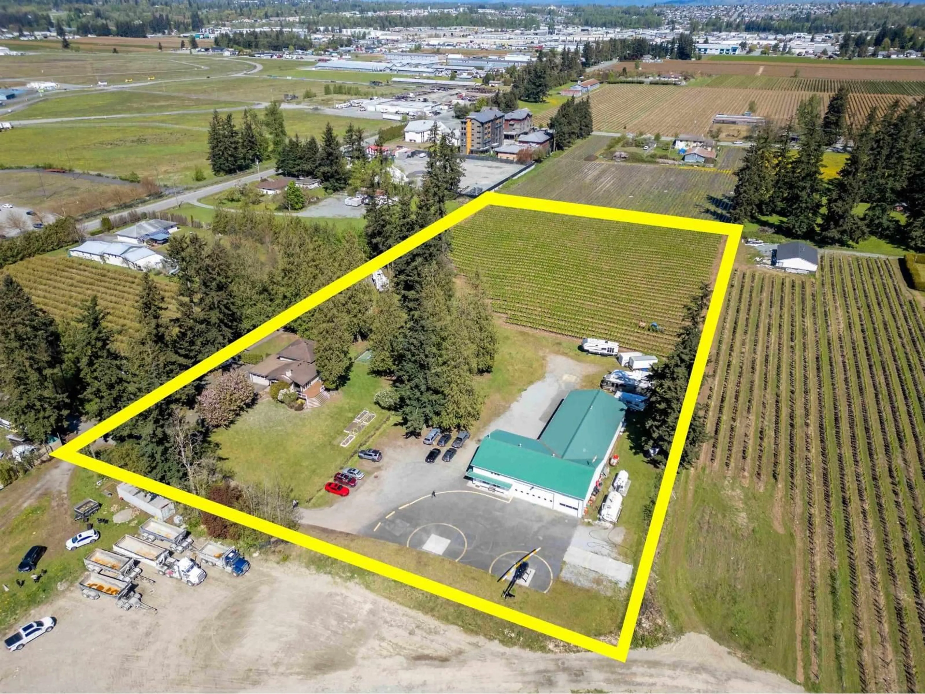 A pic from outside/outdoor area/front of a property/back of a property/a pic from drone, building for 1404 TOWNLINE ROAD, Abbotsford British Columbia V2T6E1