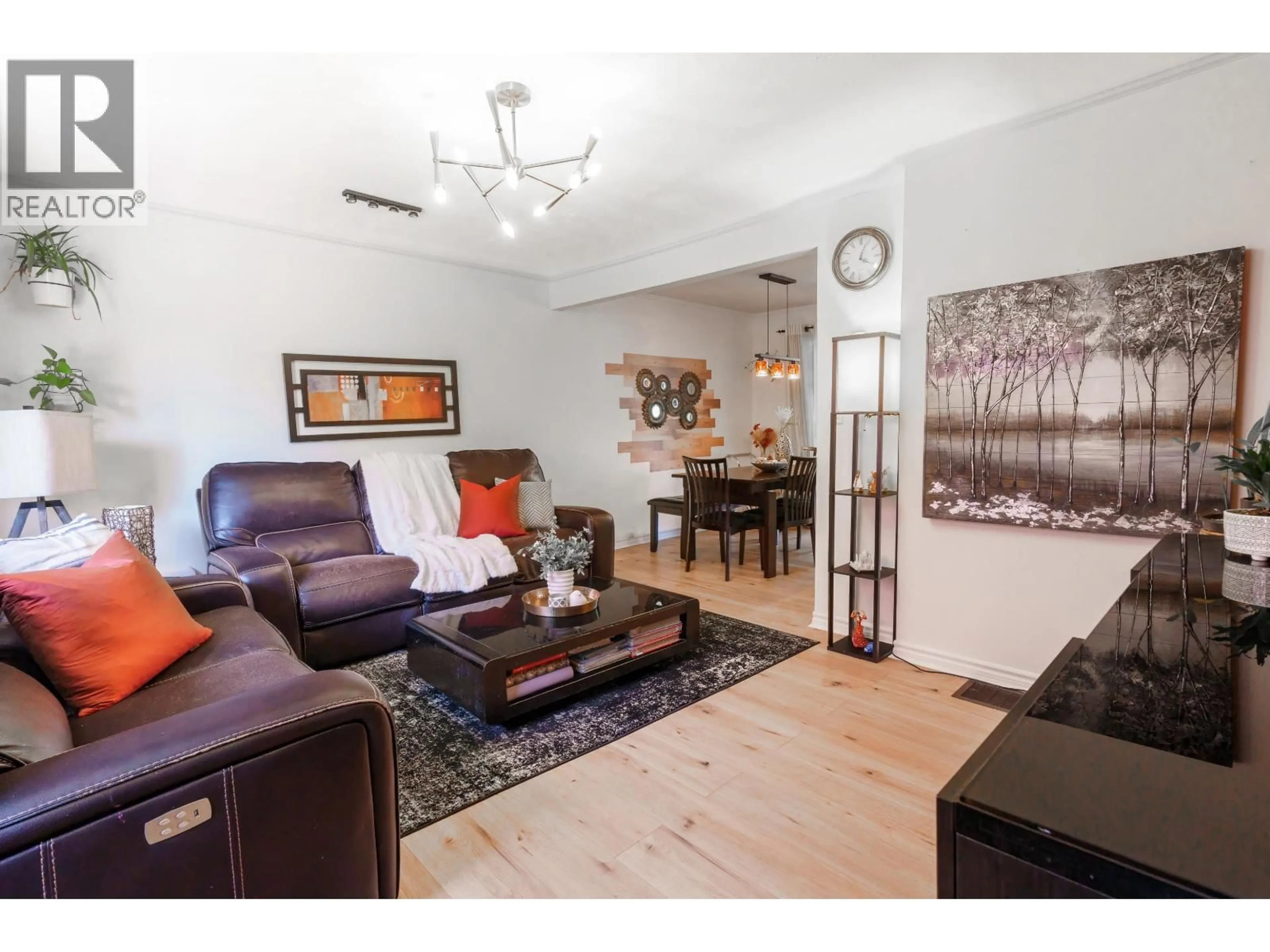 Living room with furniture, wood/laminate floor for 300 TENTH AVENUE, New Westminster British Columbia V3L2B2