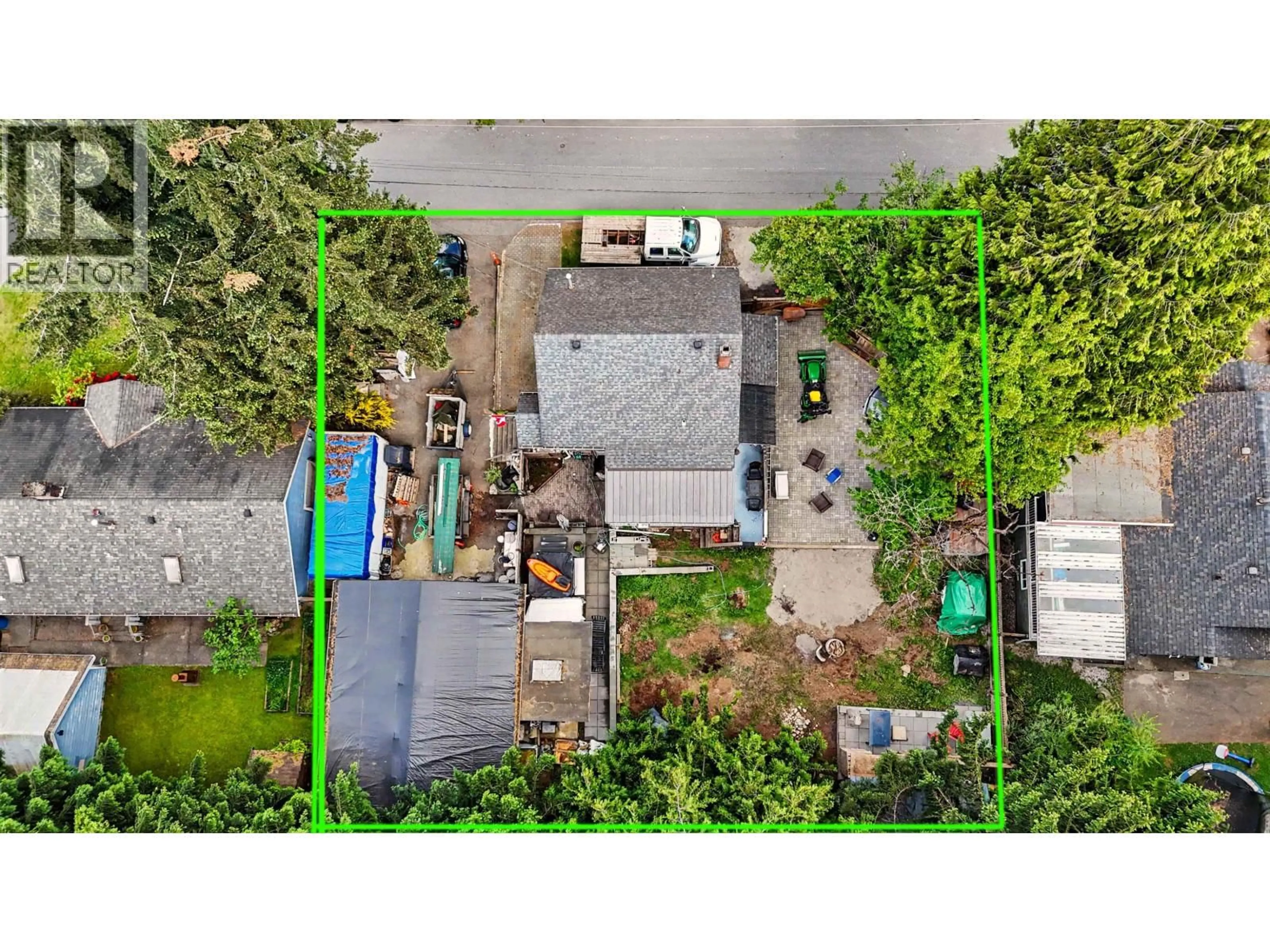 A pic from outside/outdoor area/front of a property/back of a property/a pic from drone, street for 516 WEBSTER AVENUE, Coquitlam British Columbia V3J2H6