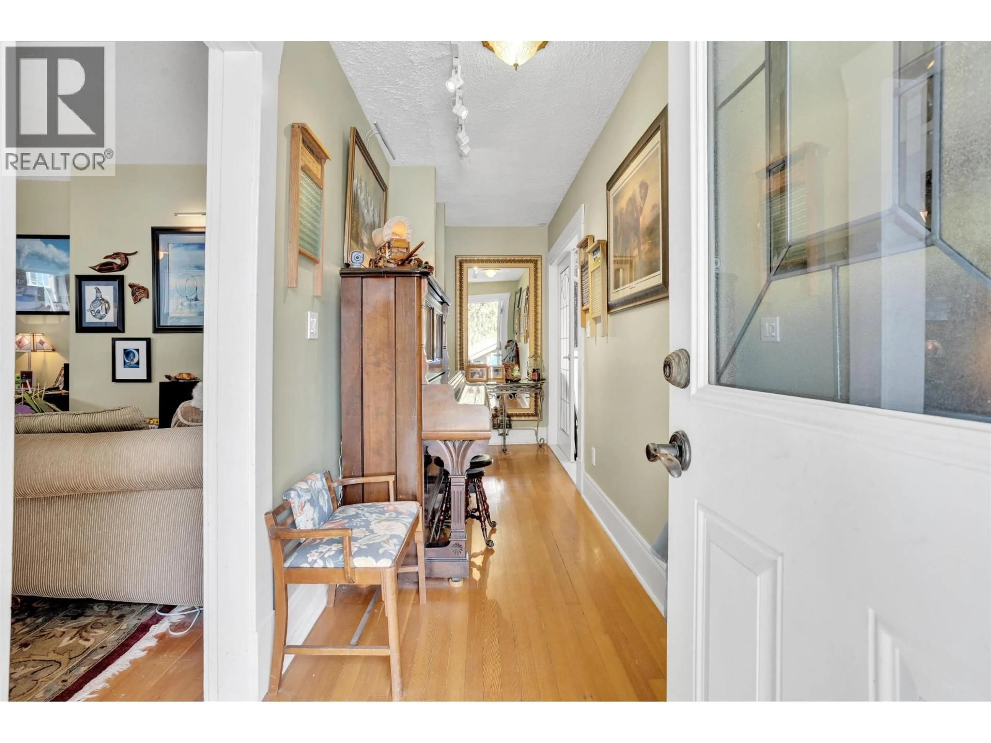 Indoor entryway for 516 WEBSTER AVENUE, Coquitlam British Columbia V3J2H6