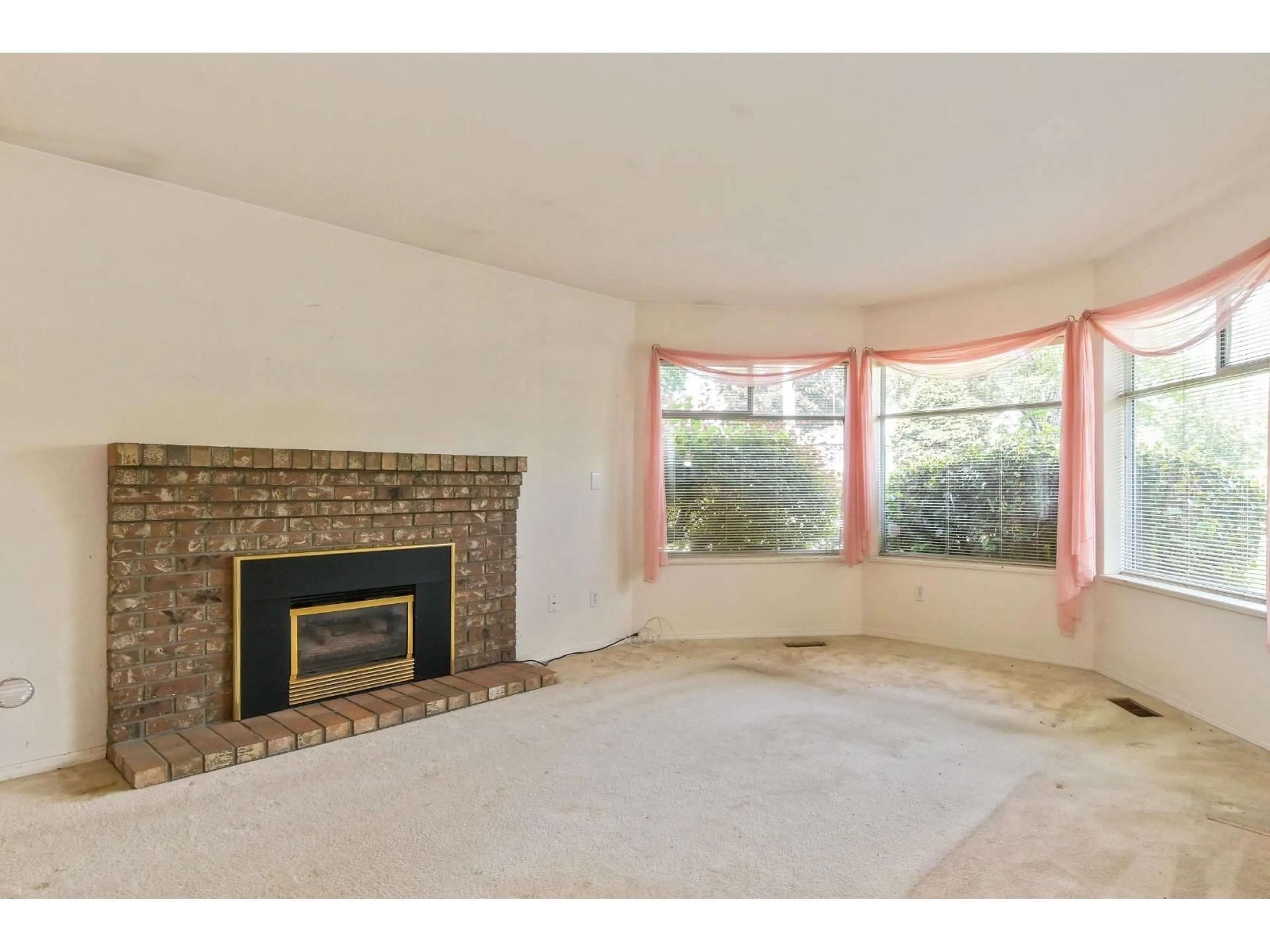 A pic of a room for 14306 72A AVENUE, Surrey British Columbia V3W2R3