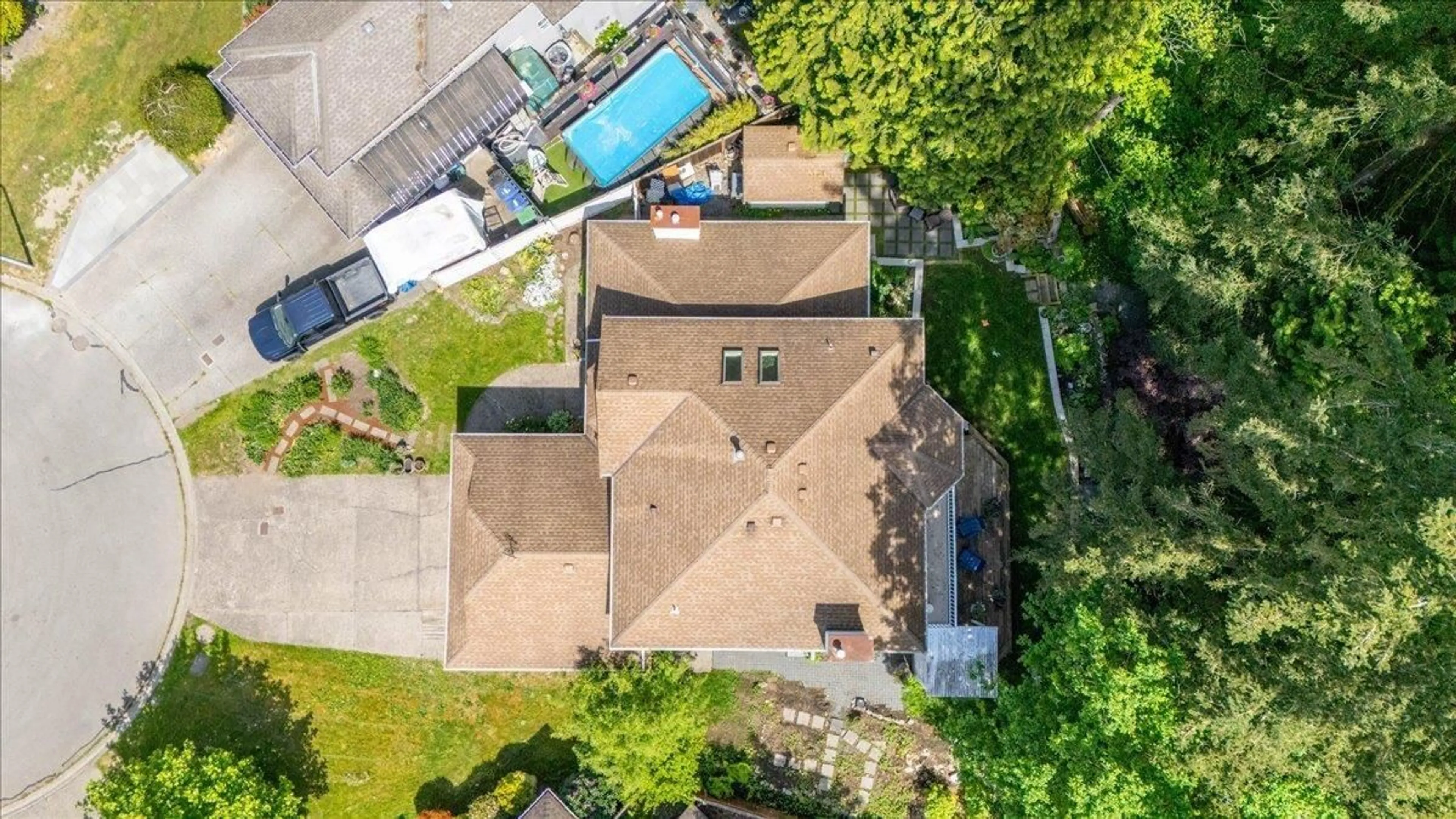 A pic from outside/outdoor area/front of a property/back of a property/a pic from drone, street for 14336 86 AVENUE, Surrey British Columbia V3W0N9