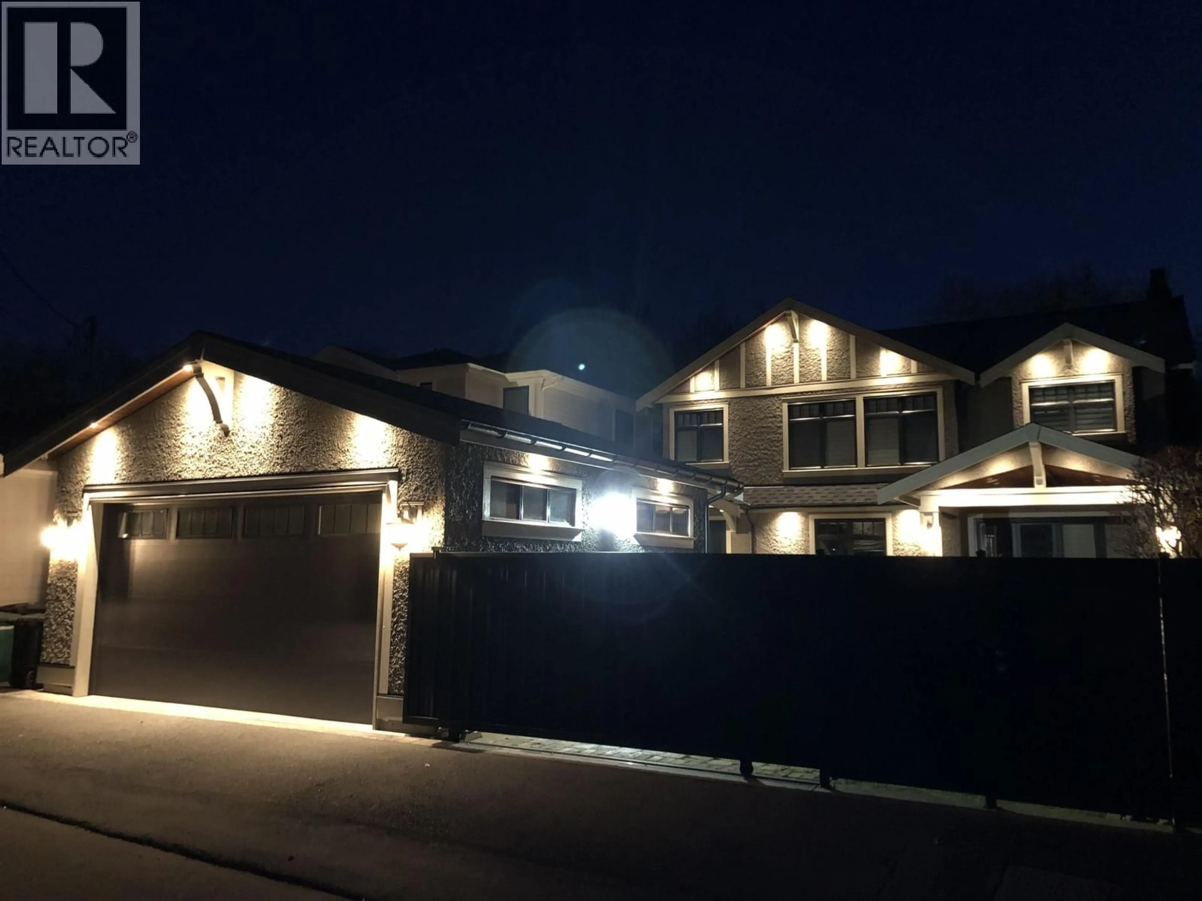 A pic from outside/outdoor area/front of a property/back of a property/a pic from drone, street for 3964 TRIUMPH STREET, Burnaby British Columbia V5C1Y8
