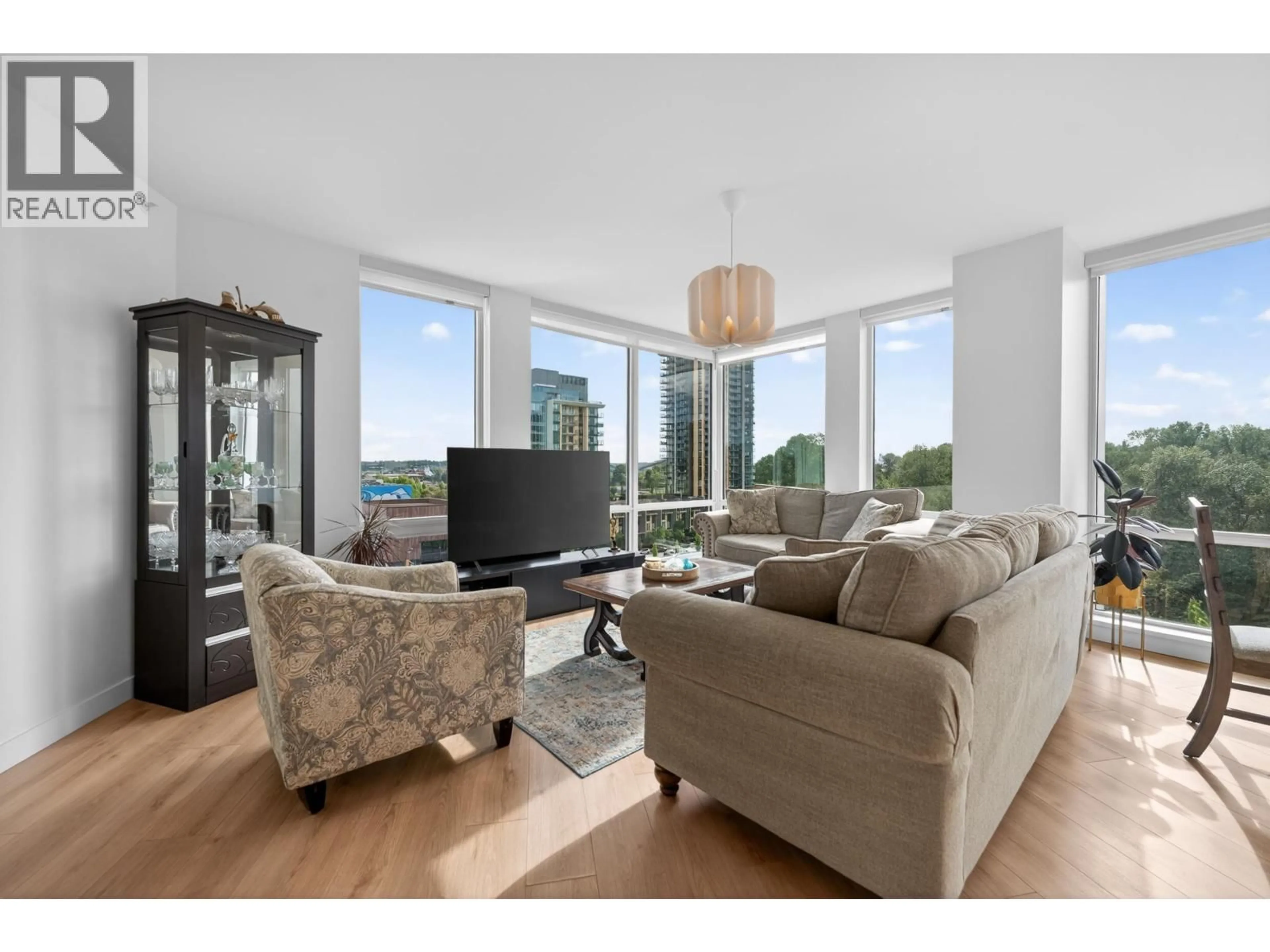 Living room with furniture, unknown for 807 - 1500 FERN STREET, North Vancouver British Columbia V7J0E6