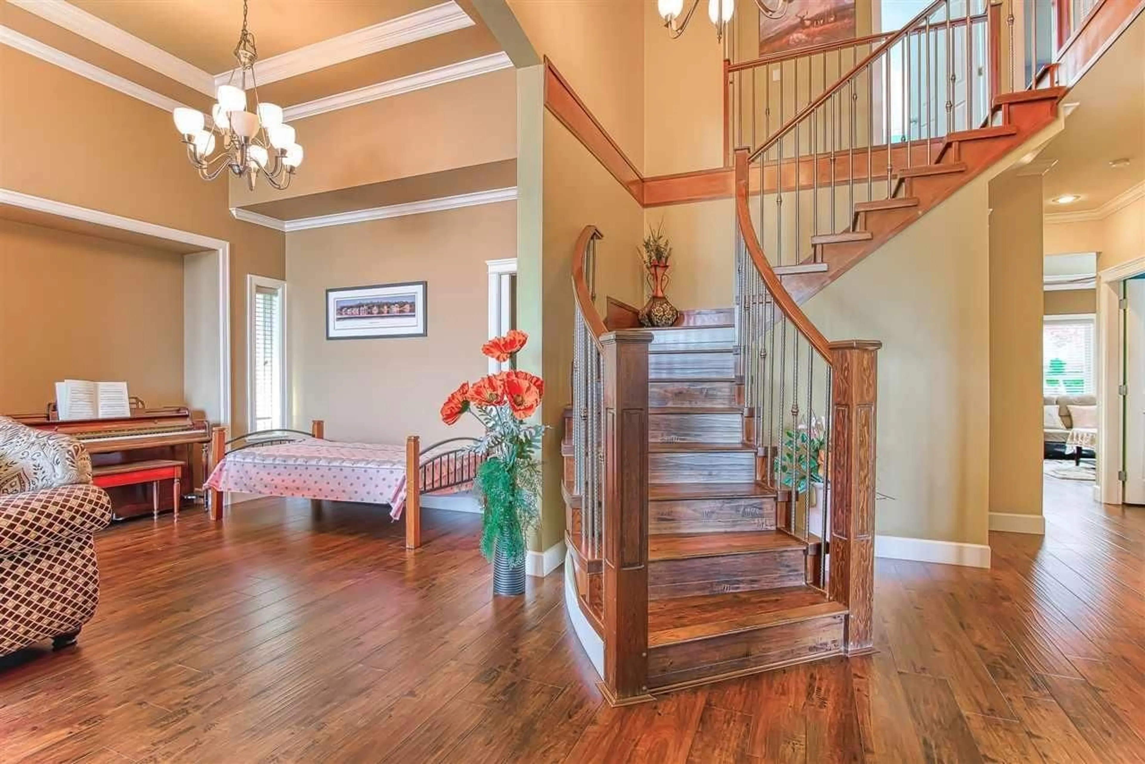 Indoor foyer for 14670 76A AVENUE, Surrey British Columbia V3S2P4