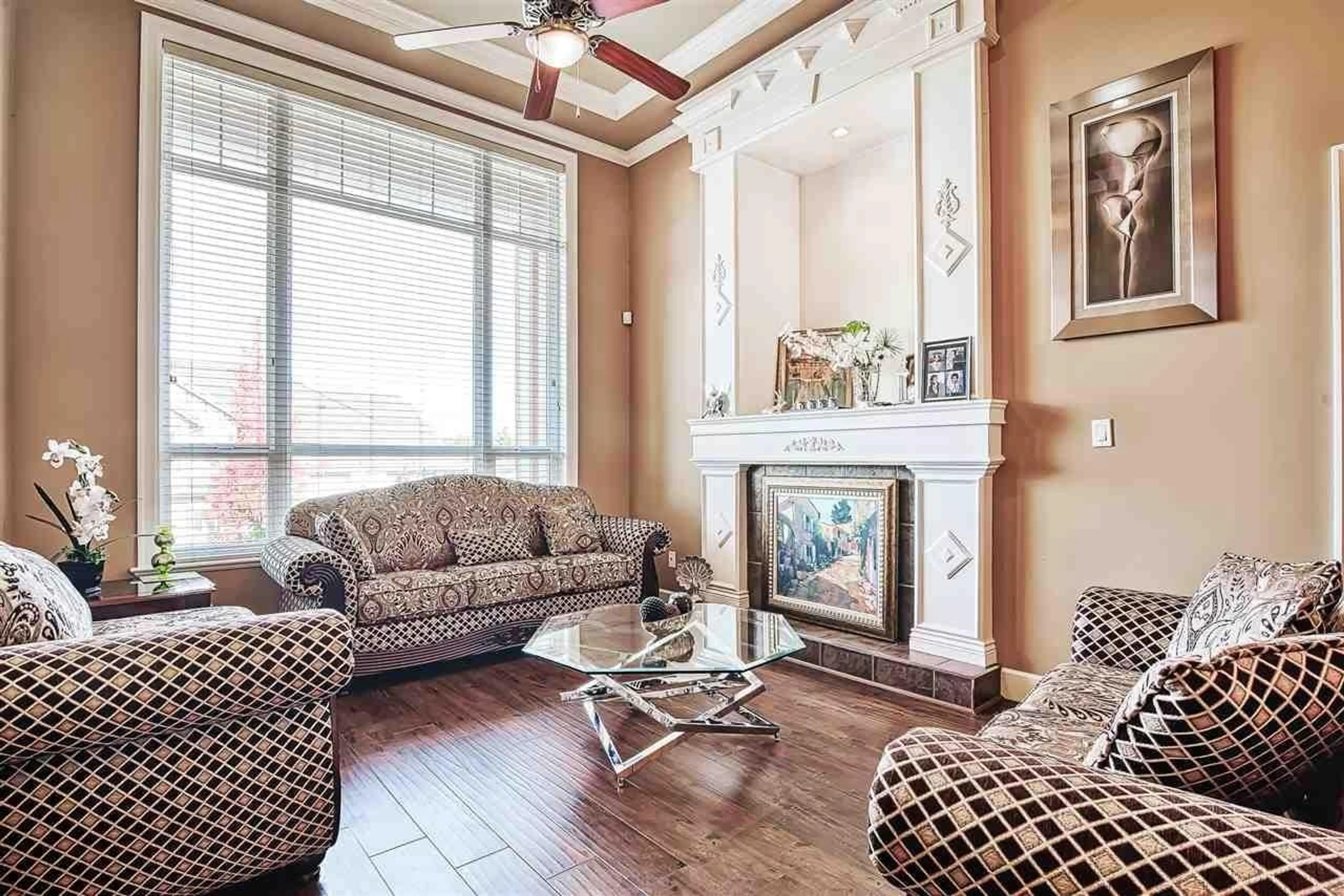 Living room with furniture, unknown for 14670 76A AVENUE, Surrey British Columbia V3S2P4