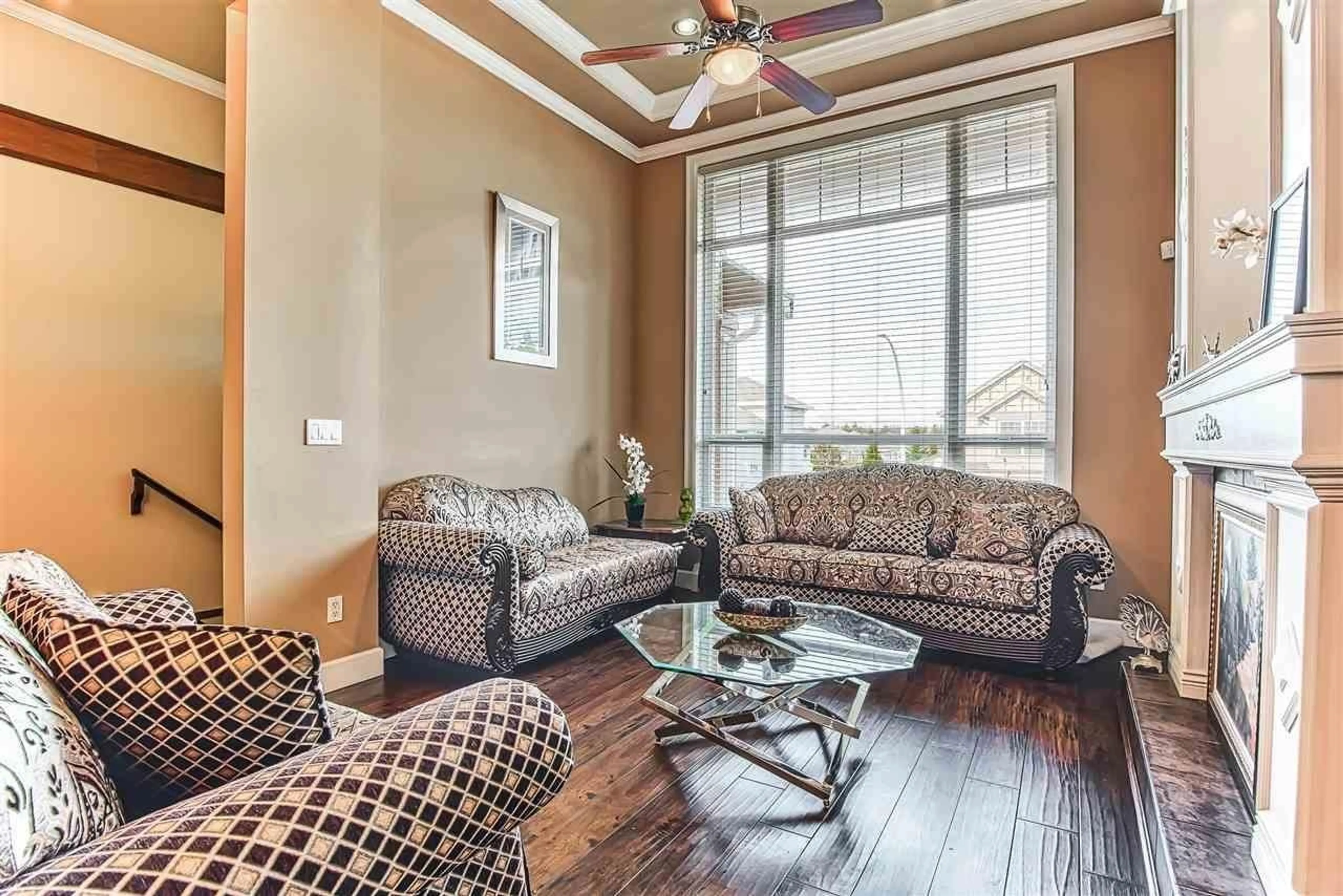 Living room with furniture, unknown for 14670 76A AVENUE, Surrey British Columbia V3S2P4
