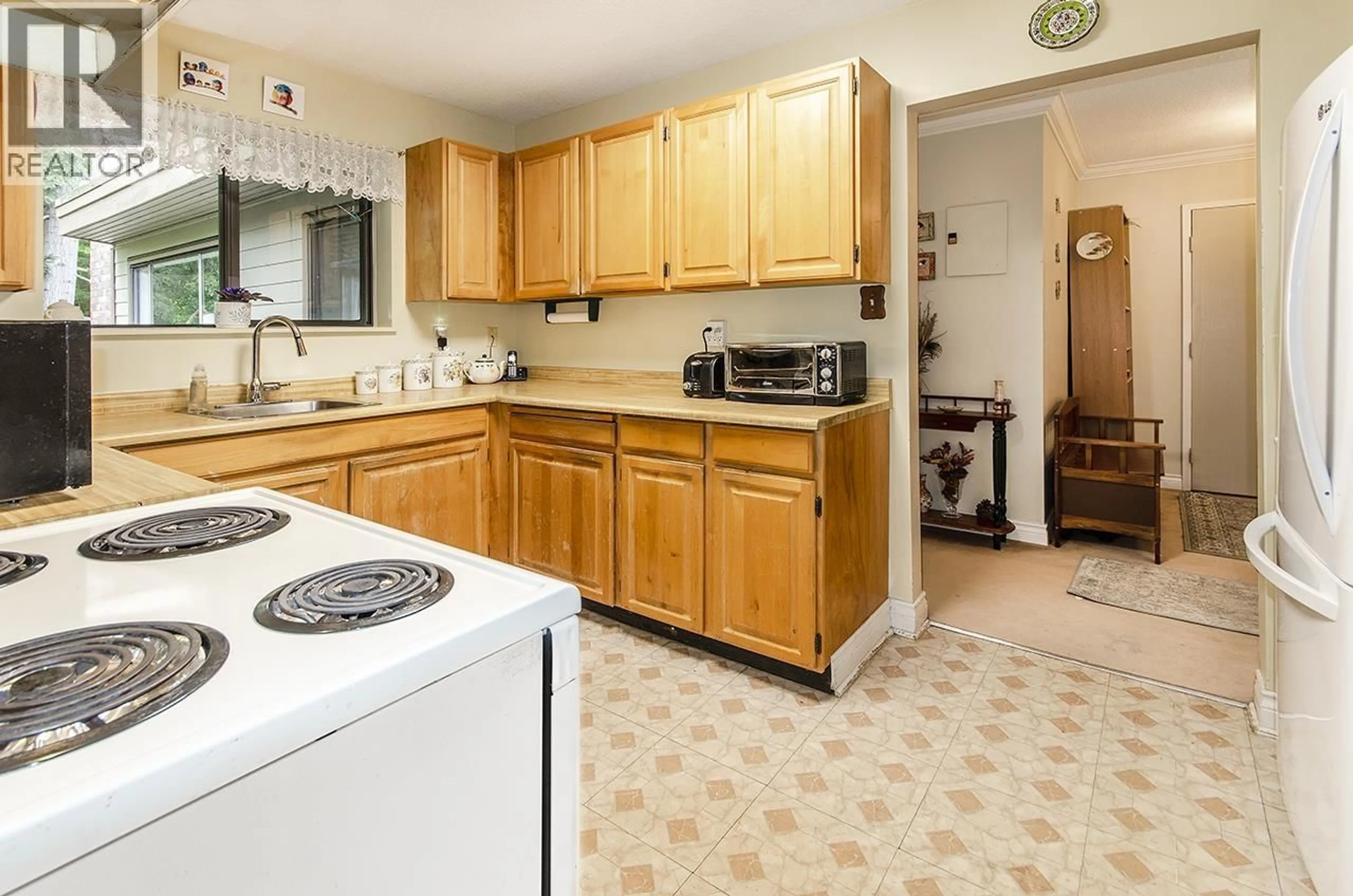 Standard kitchen, unknown for 309 - 1385 DRAYCOTT ROAD, North Vancouver British Columbia V7J3K9