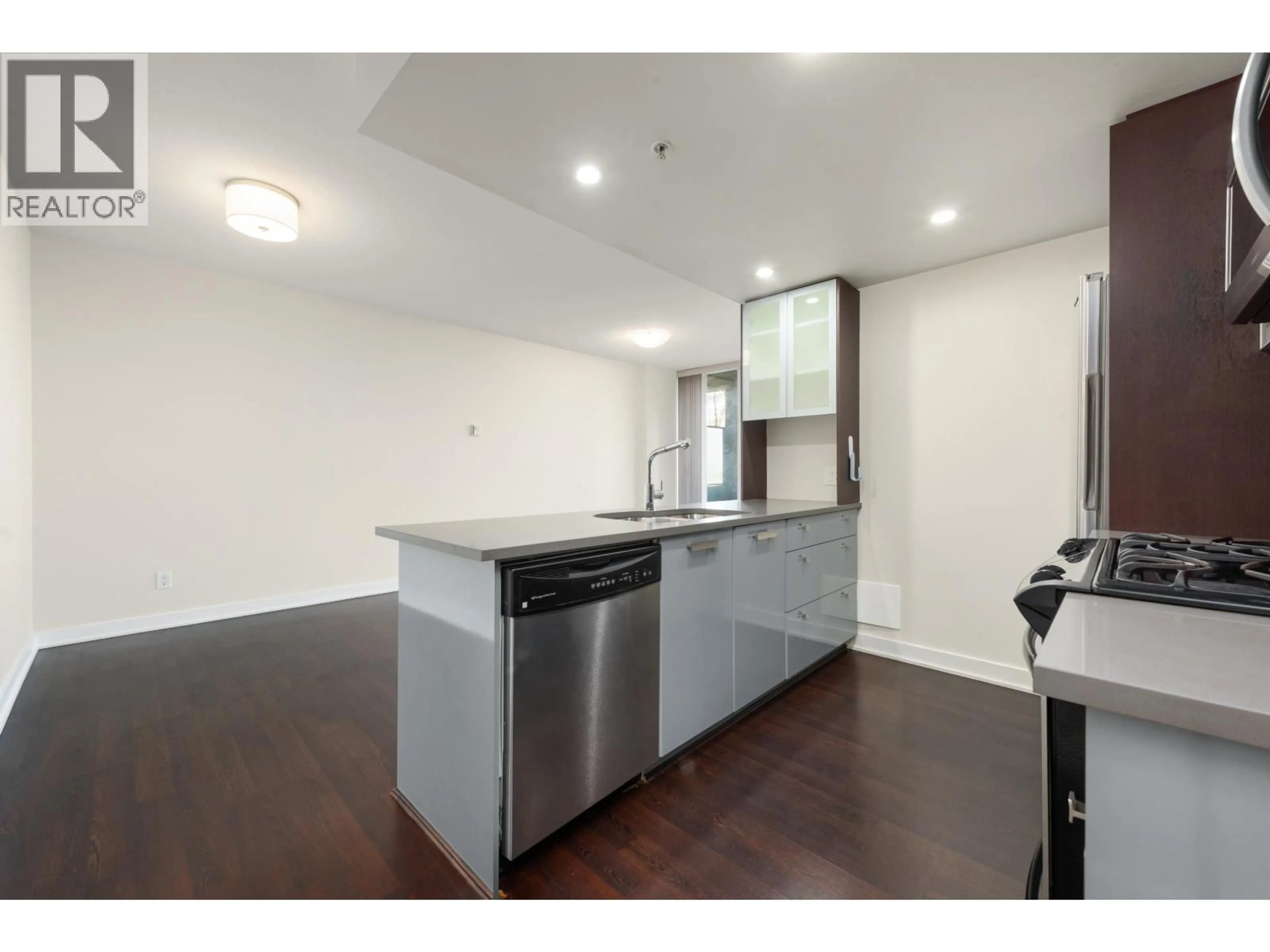 Standard kitchen, unknown for 302 - 7080 NO. 3 ROAD, Richmond British Columbia V6Y0B5